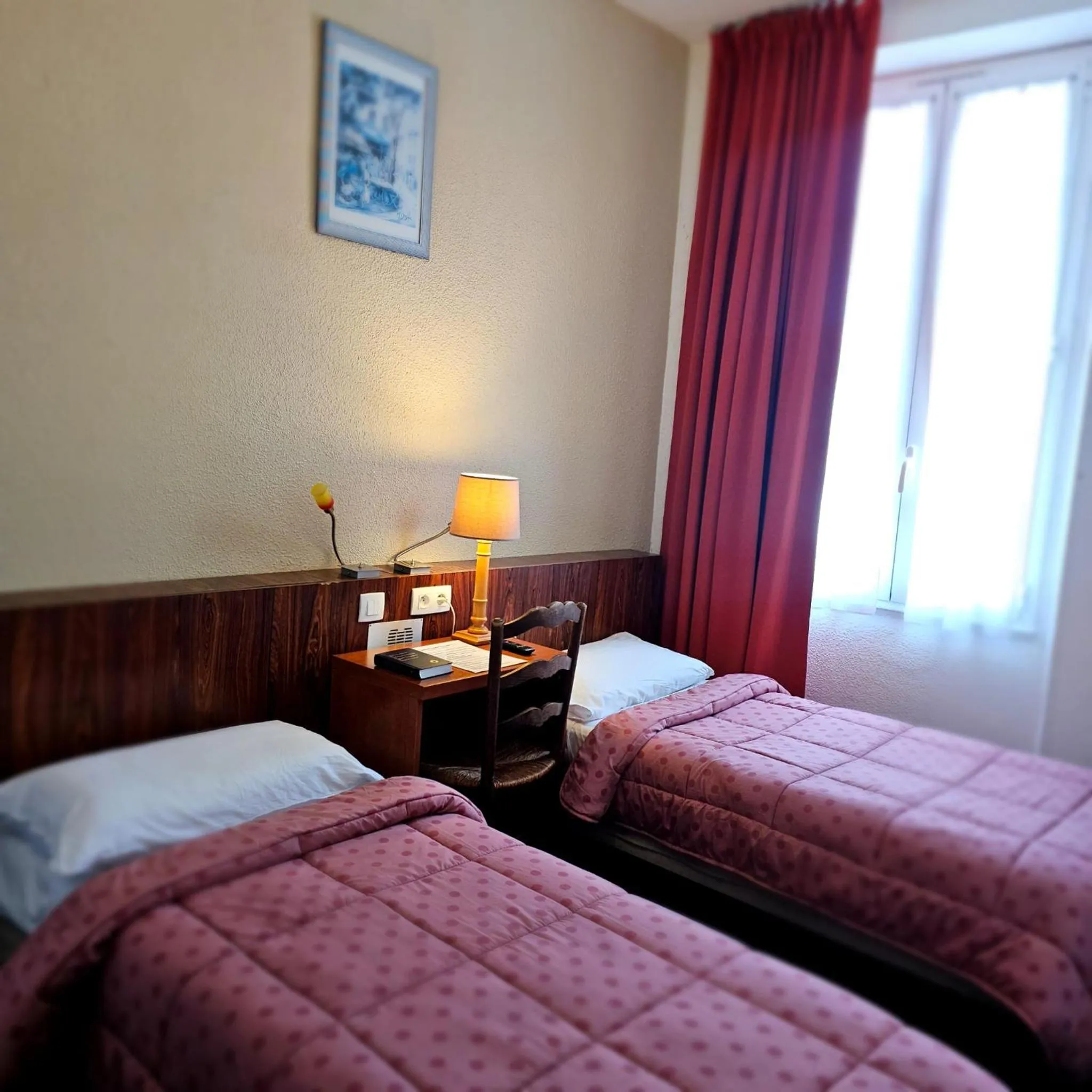 Bedroom, Bed in Hotel du Commerce et de Navarre