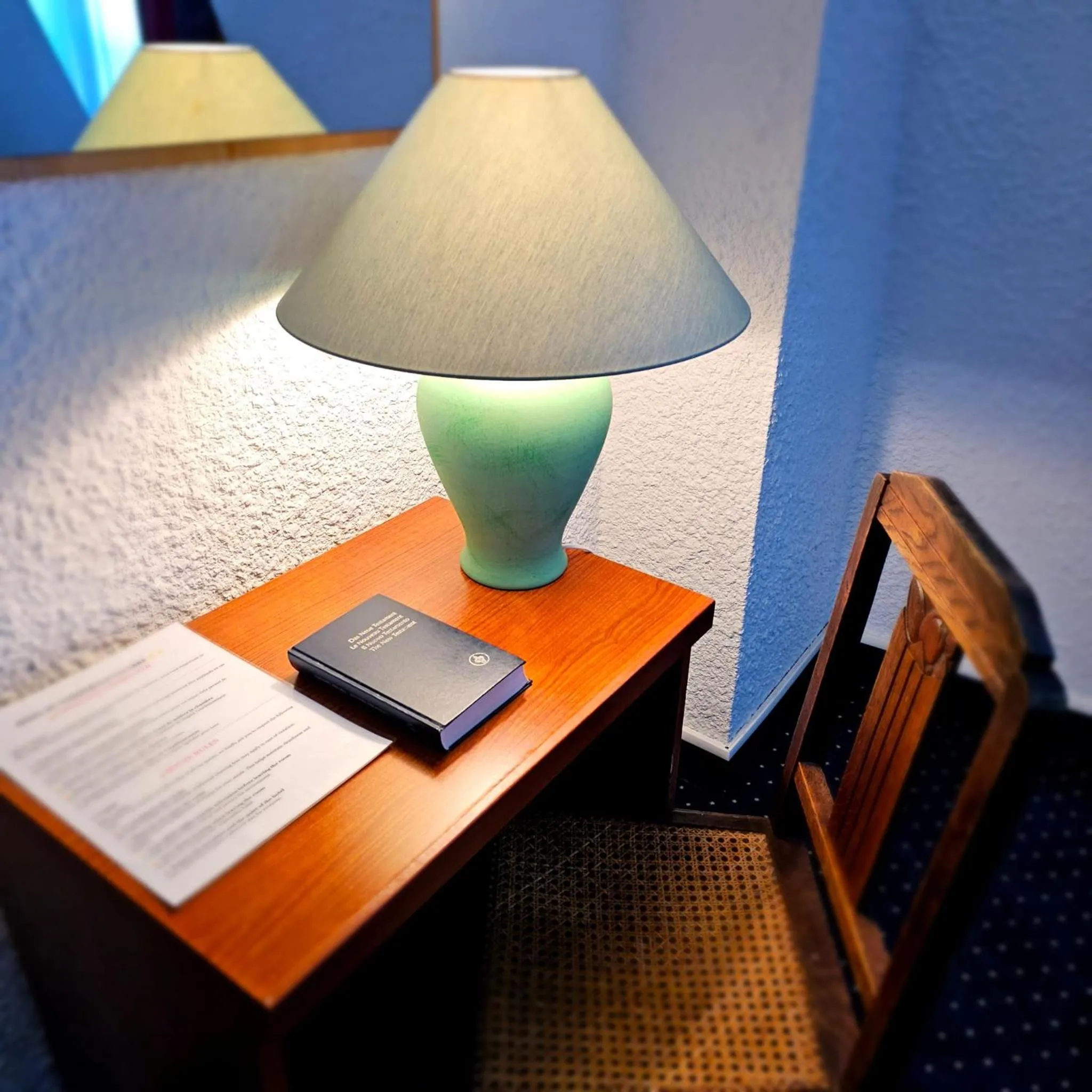 Bedroom in Hotel du Commerce et de Navarre