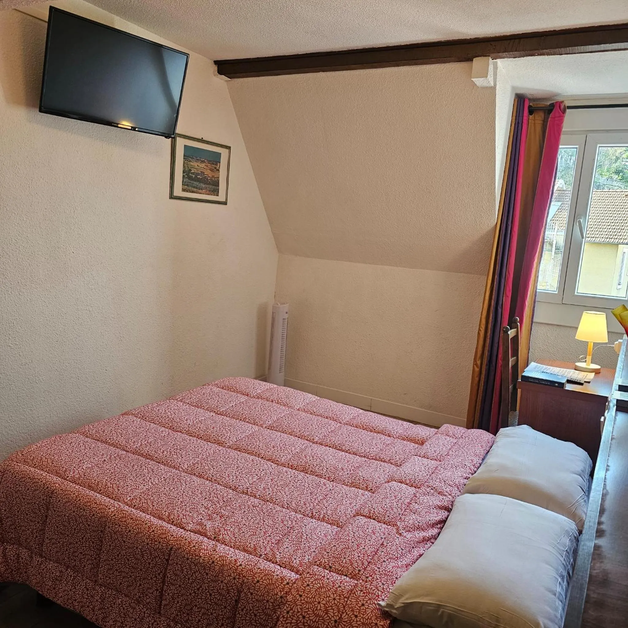 Bedroom, Bed in Hotel du Commerce et de Navarre