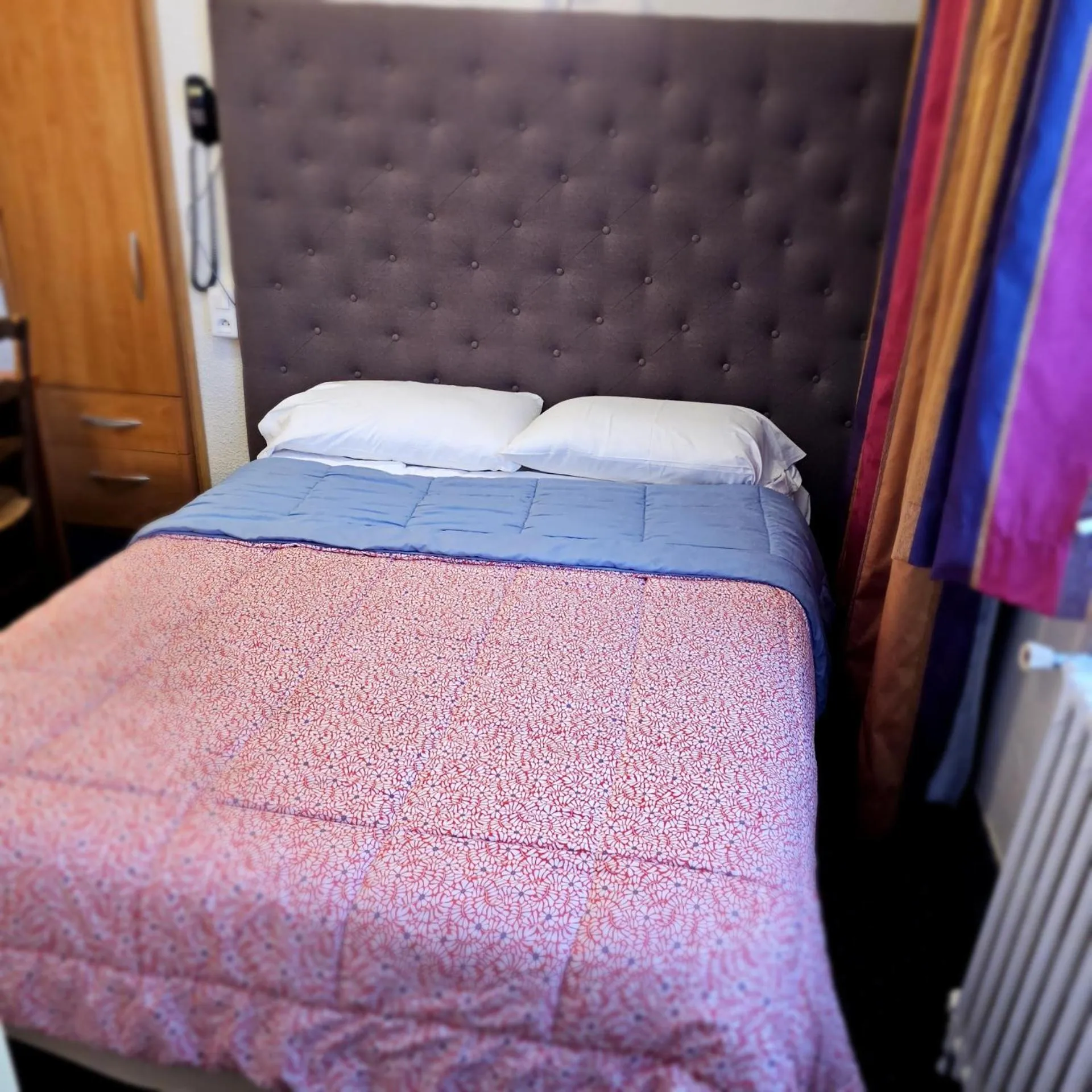 Bedroom, Bed in Hotel du Commerce et de Navarre