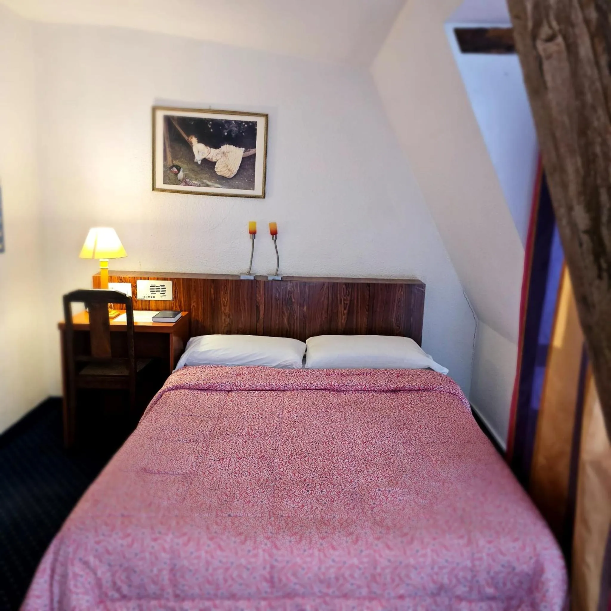 Bedroom, Bed in Hotel du Commerce et de Navarre