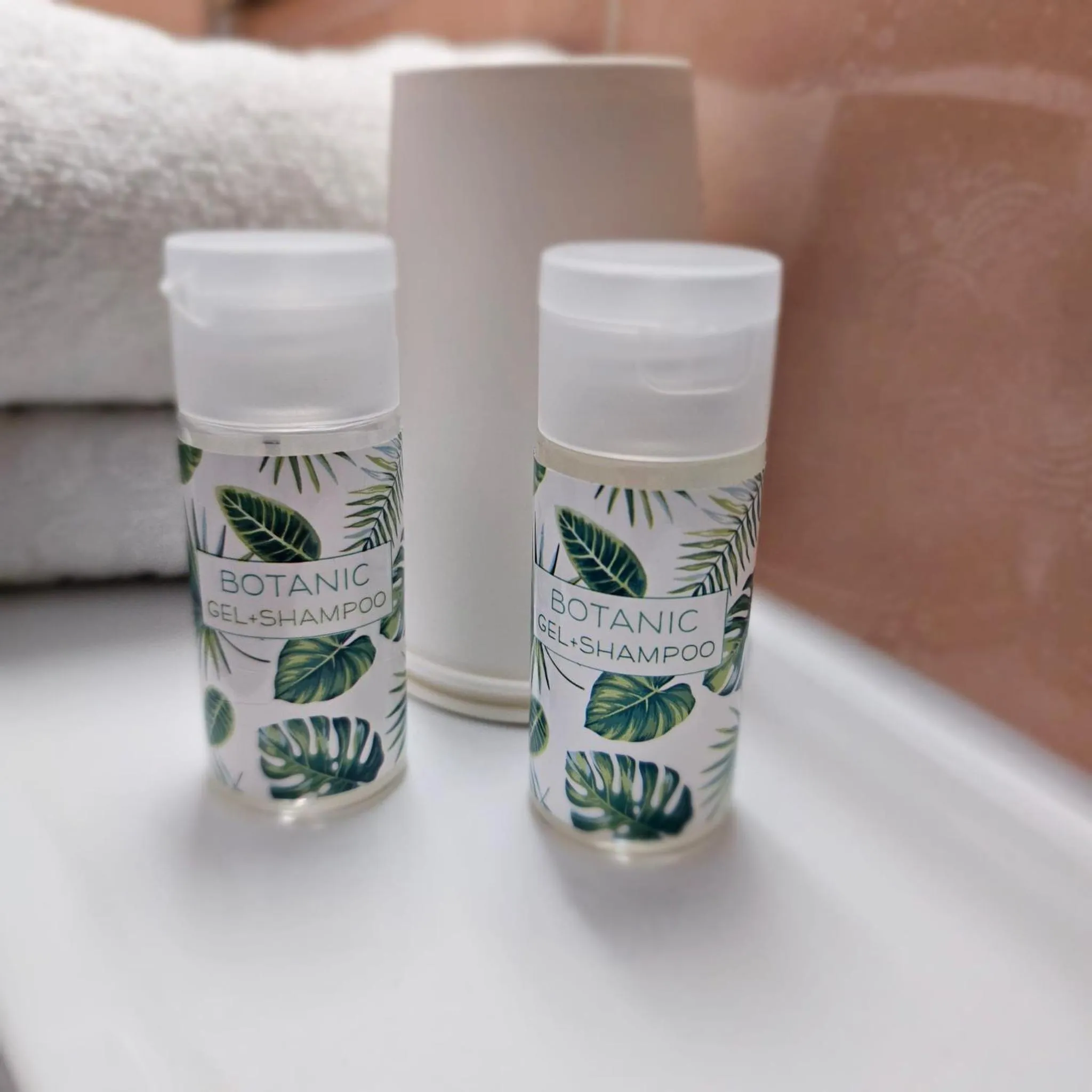 Bathroom in Hotel du Commerce et de Navarre