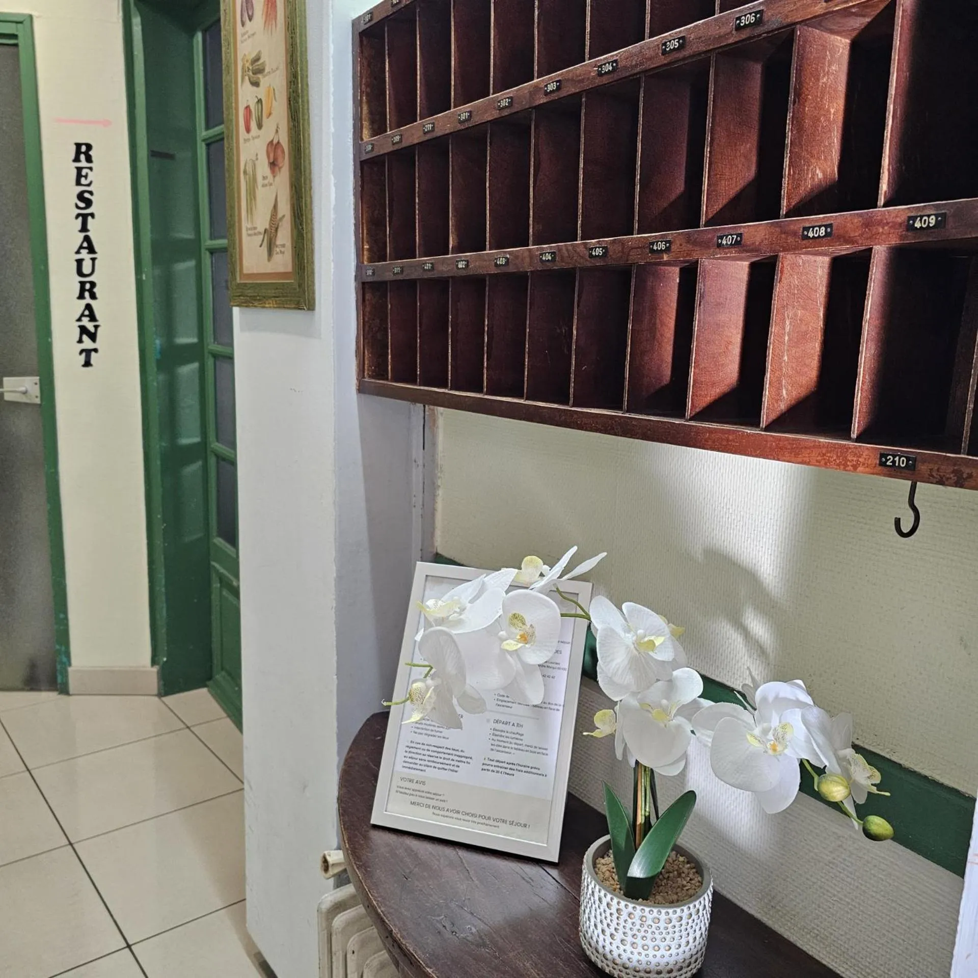 Lobby or reception in Hotel du Commerce et de Navarre