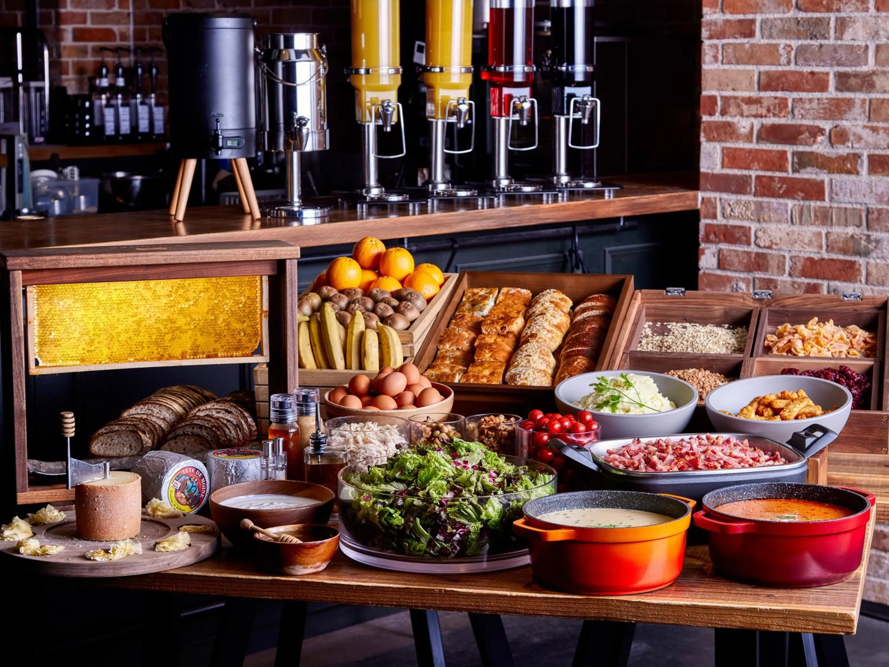 Buffet breakfast in the square hotel GINZA