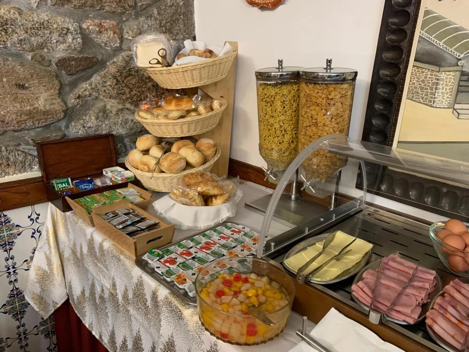 Buffet breakfast in Solar S.Bento