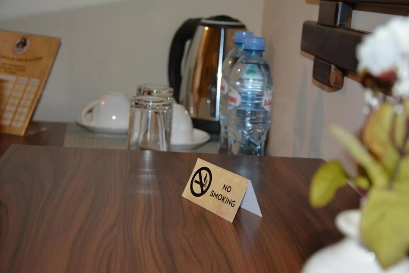 Text overlay in Le Caucase