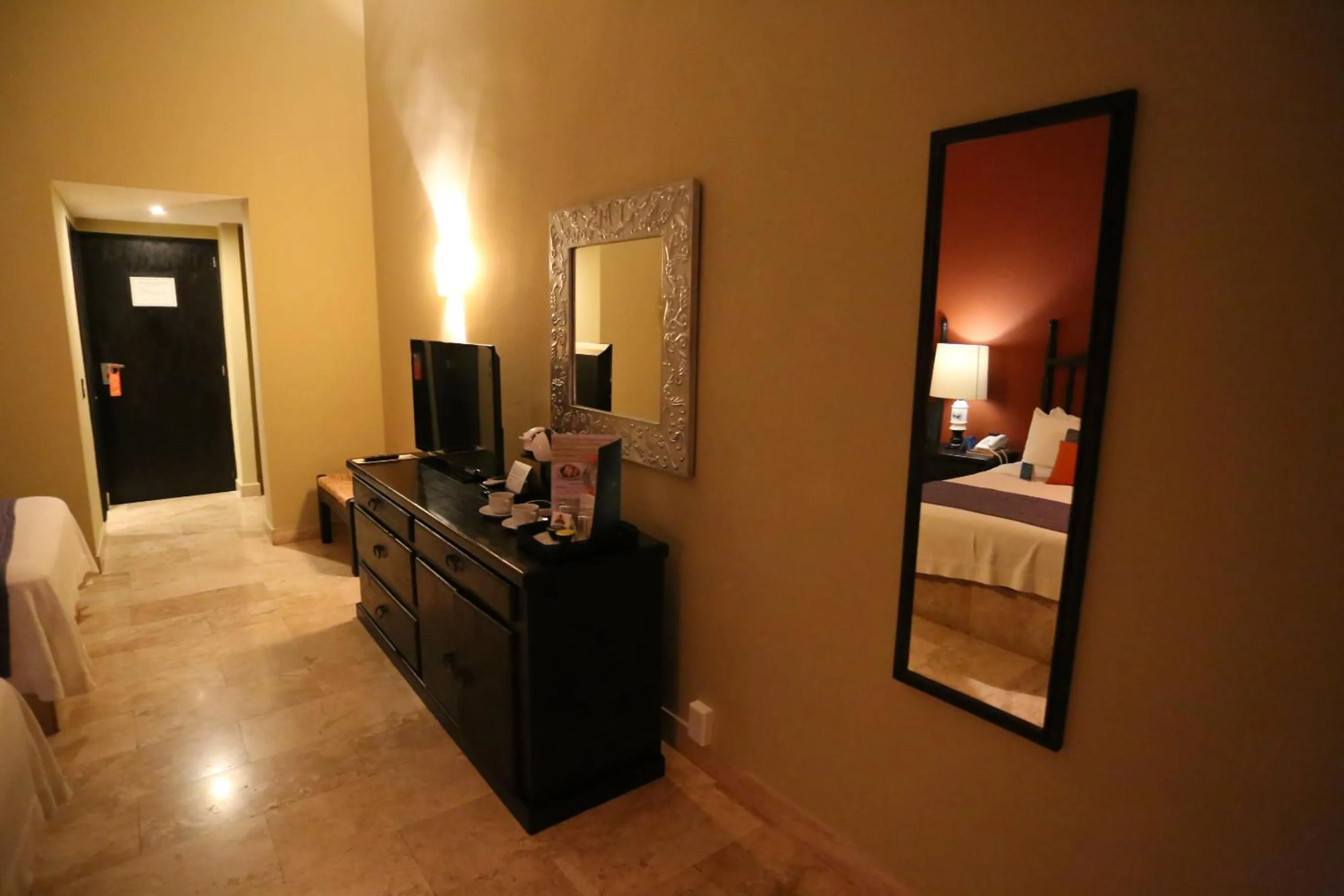 TV and multimedia, Bed in Hotel Montetaxco