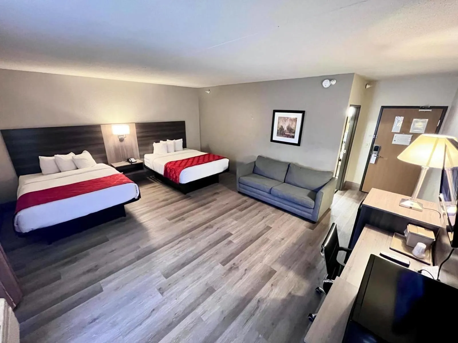 Bed in Ramada by Wyndham Platte City KCI Airport