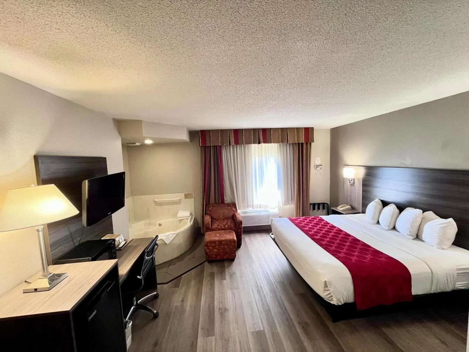 Bed in Ramada by Wyndham Platte City KCI Airport