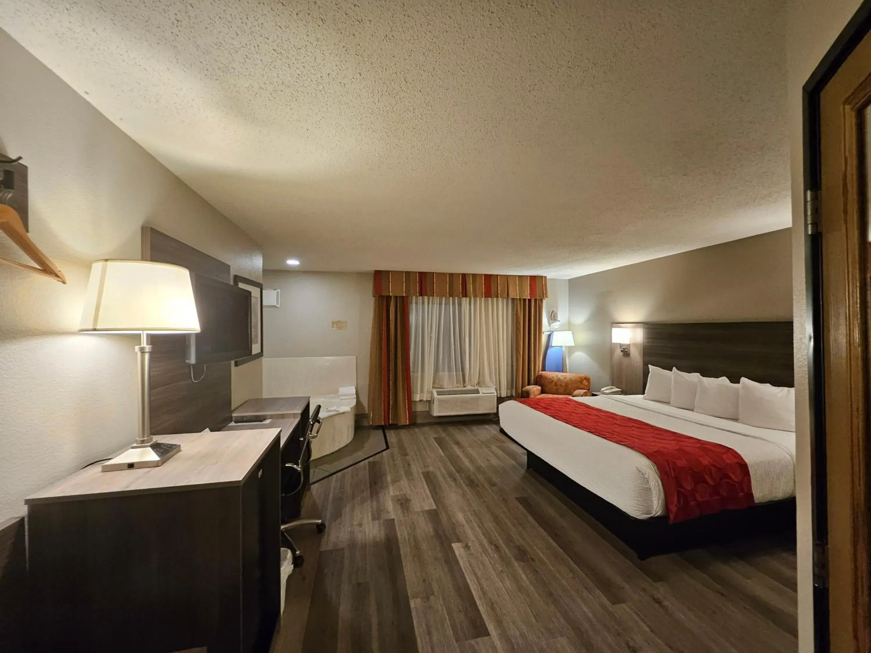 Bed in Ramada by Wyndham Platte City KCI Airport Bed in Ramada by Wyndham Platte City KCI Airport