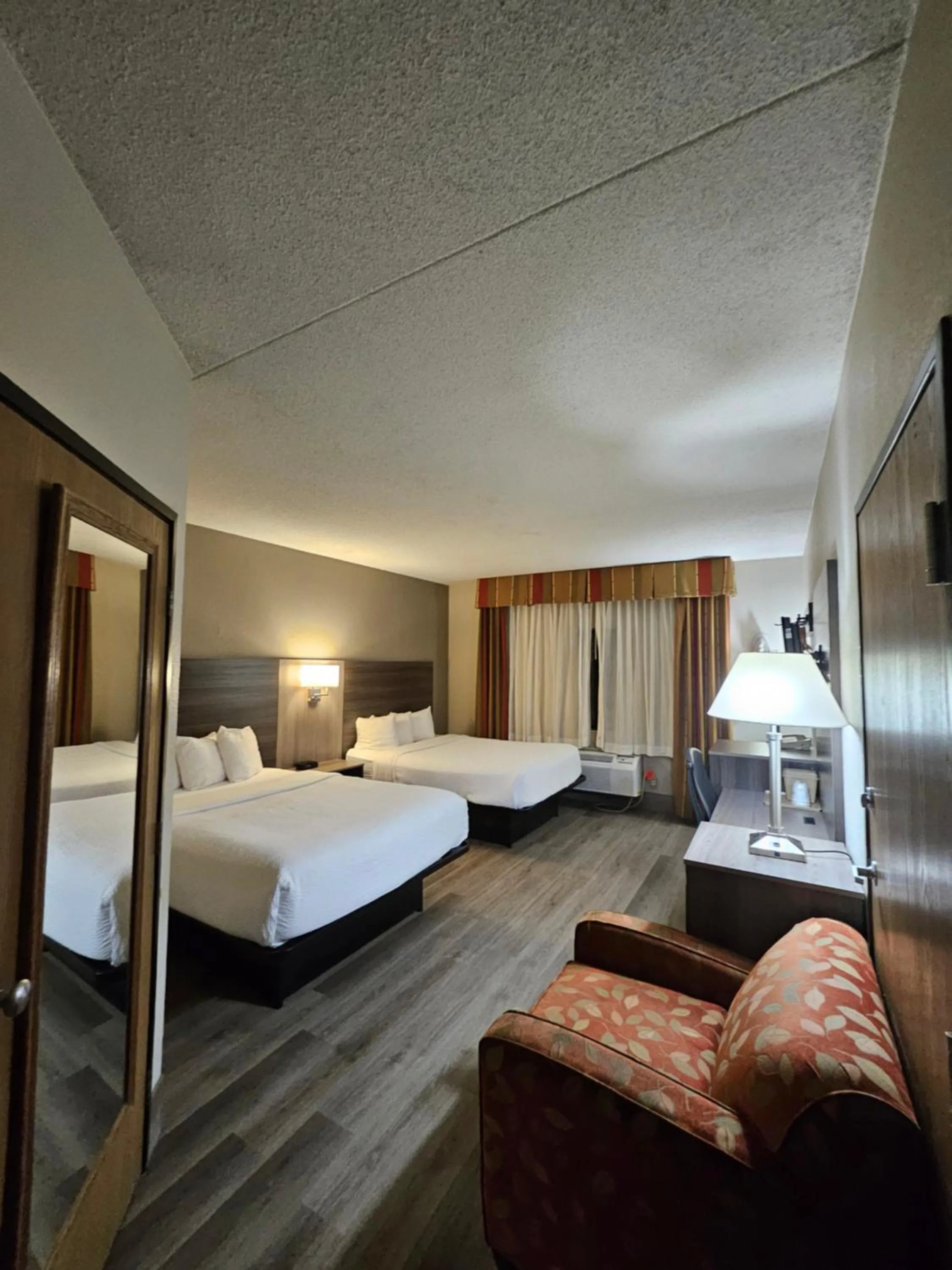 Bed in Ramada by Wyndham Platte City KCI Airport