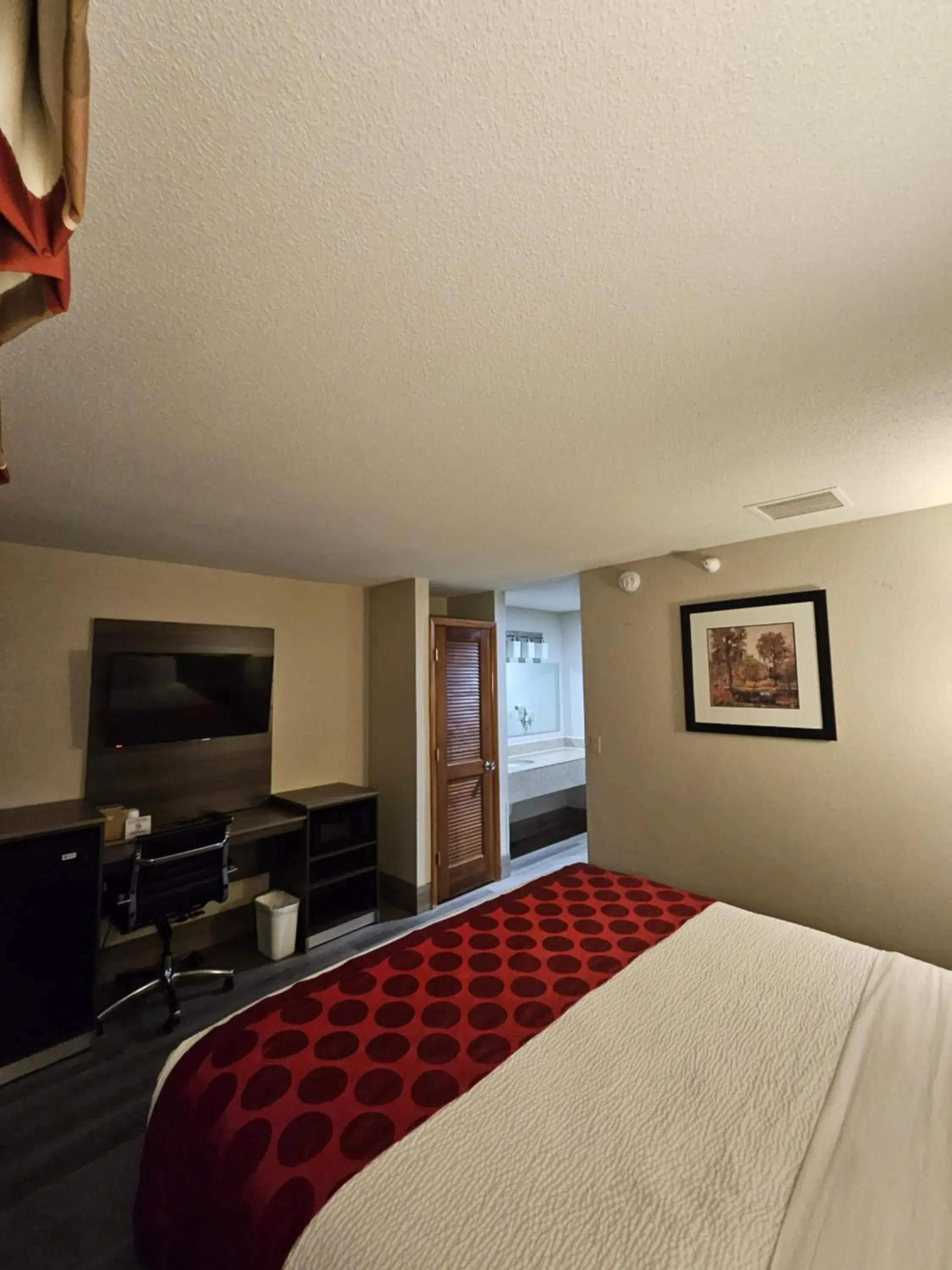 1 King Bed, One-Bedroom, Business Room, Non-Smoking in Ramada by Wyndham Platte City KCI Airport 1 King Bed, One-Bedroom, Business Room, Non-Smoking in Ramada by Wyndham Platte City KCI Airport