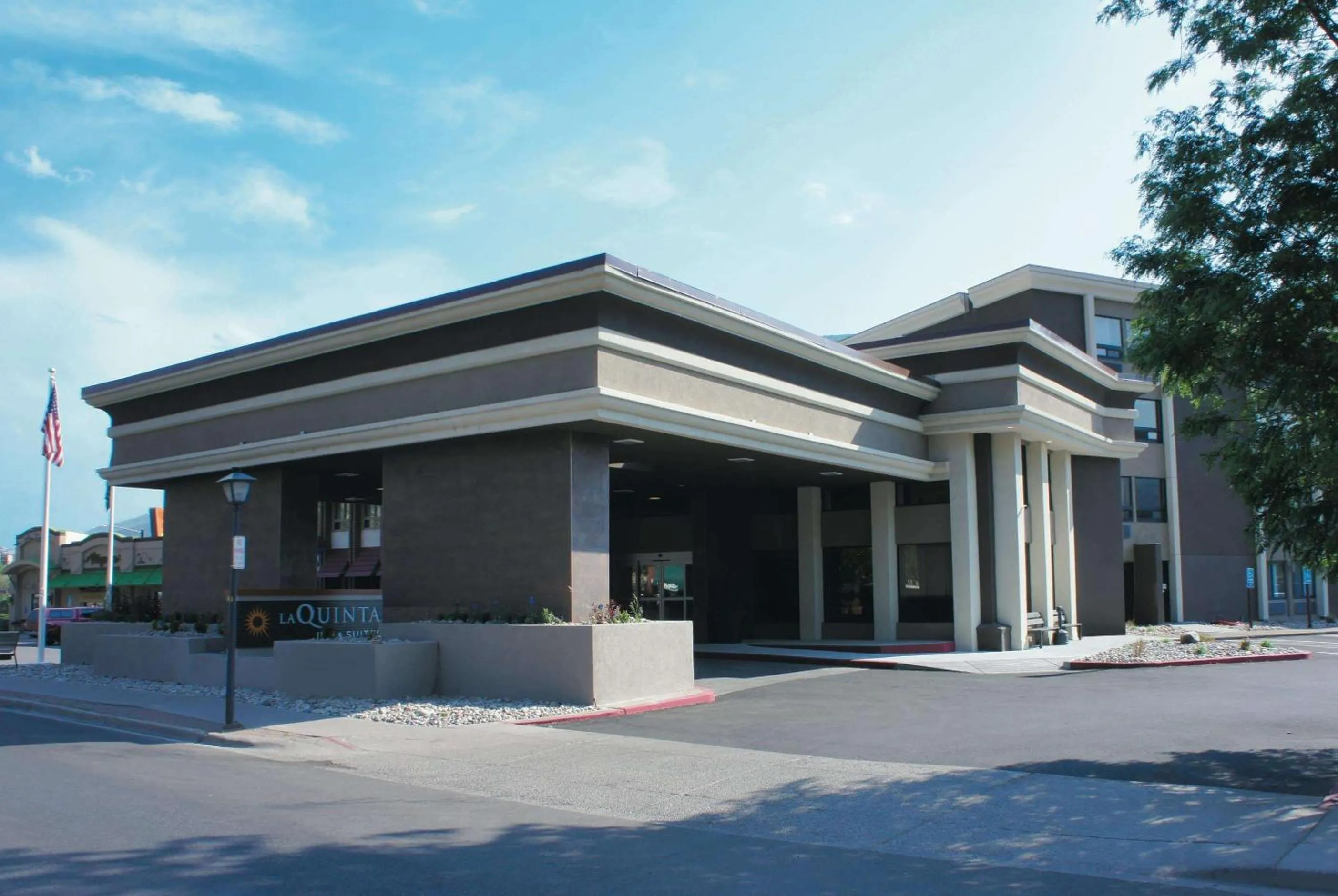 Property building in La Quinta by Wyndham Glenwood Springs