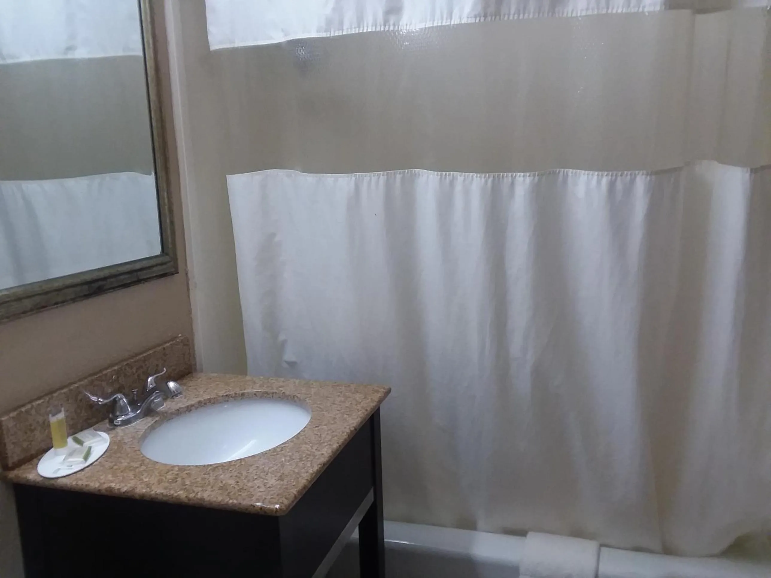 Bathroom in Howard Johnson by Wyndham Historic Lake Charles