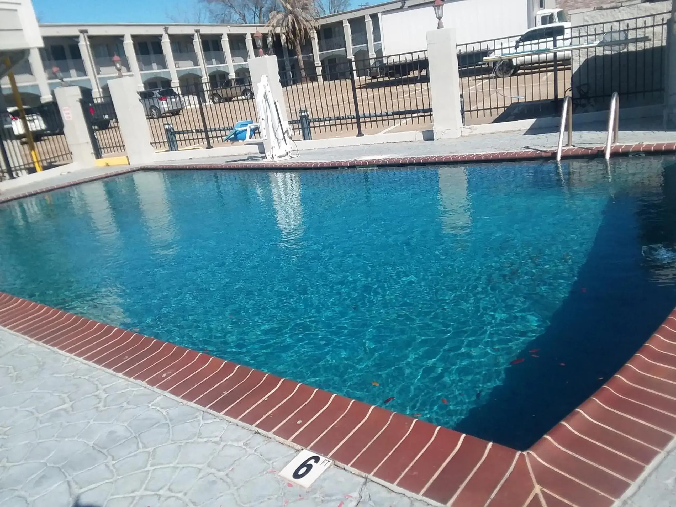Swimming pool in Howard Johnson by Wyndham Historic Lake Charles Swimming pool in Howard Johnson by Wyndham Historic Lake Charles