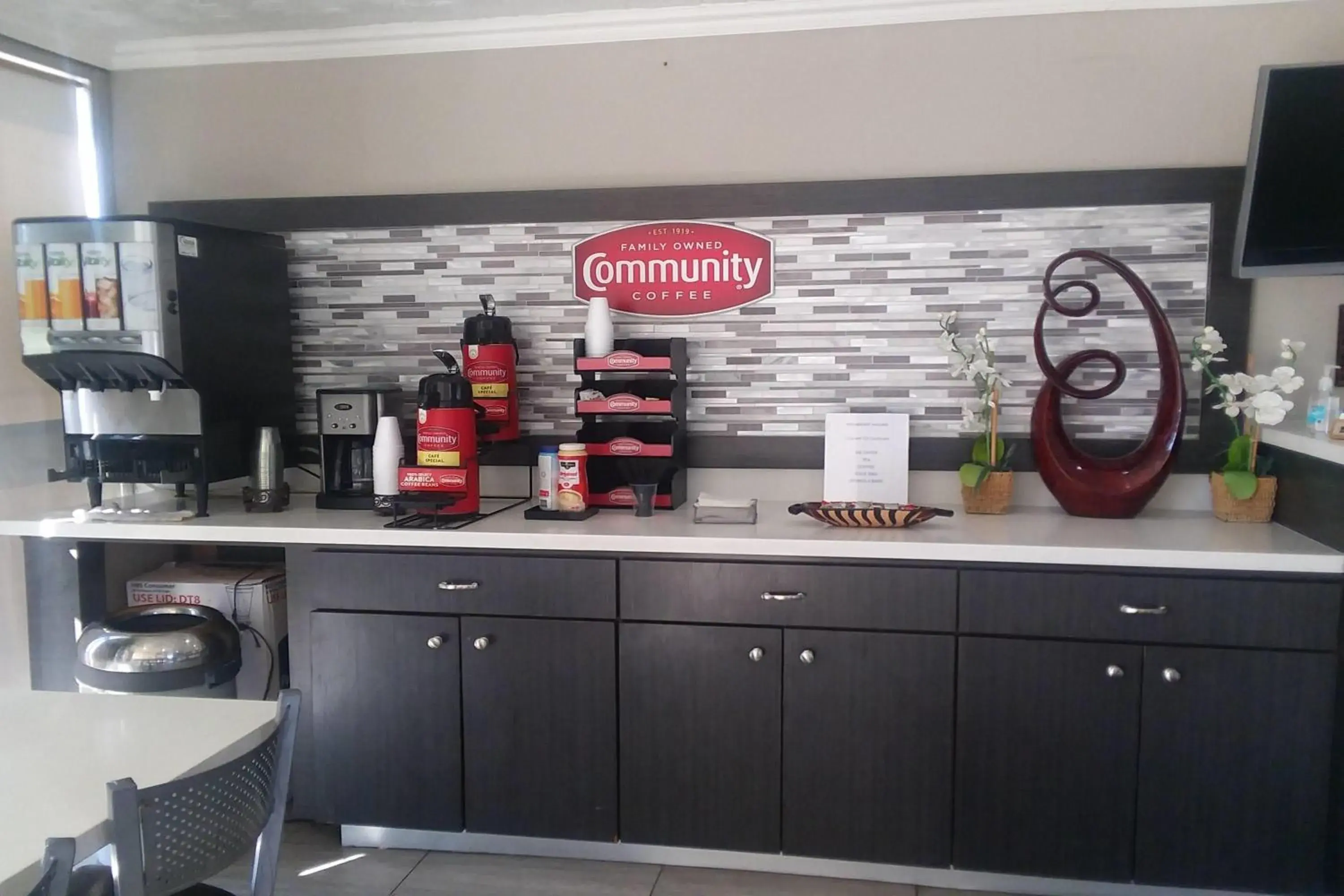 Property building in Howard Johnson by Wyndham Historic Lake Charles Property building in Howard Johnson by Wyndham Historic Lake Charles