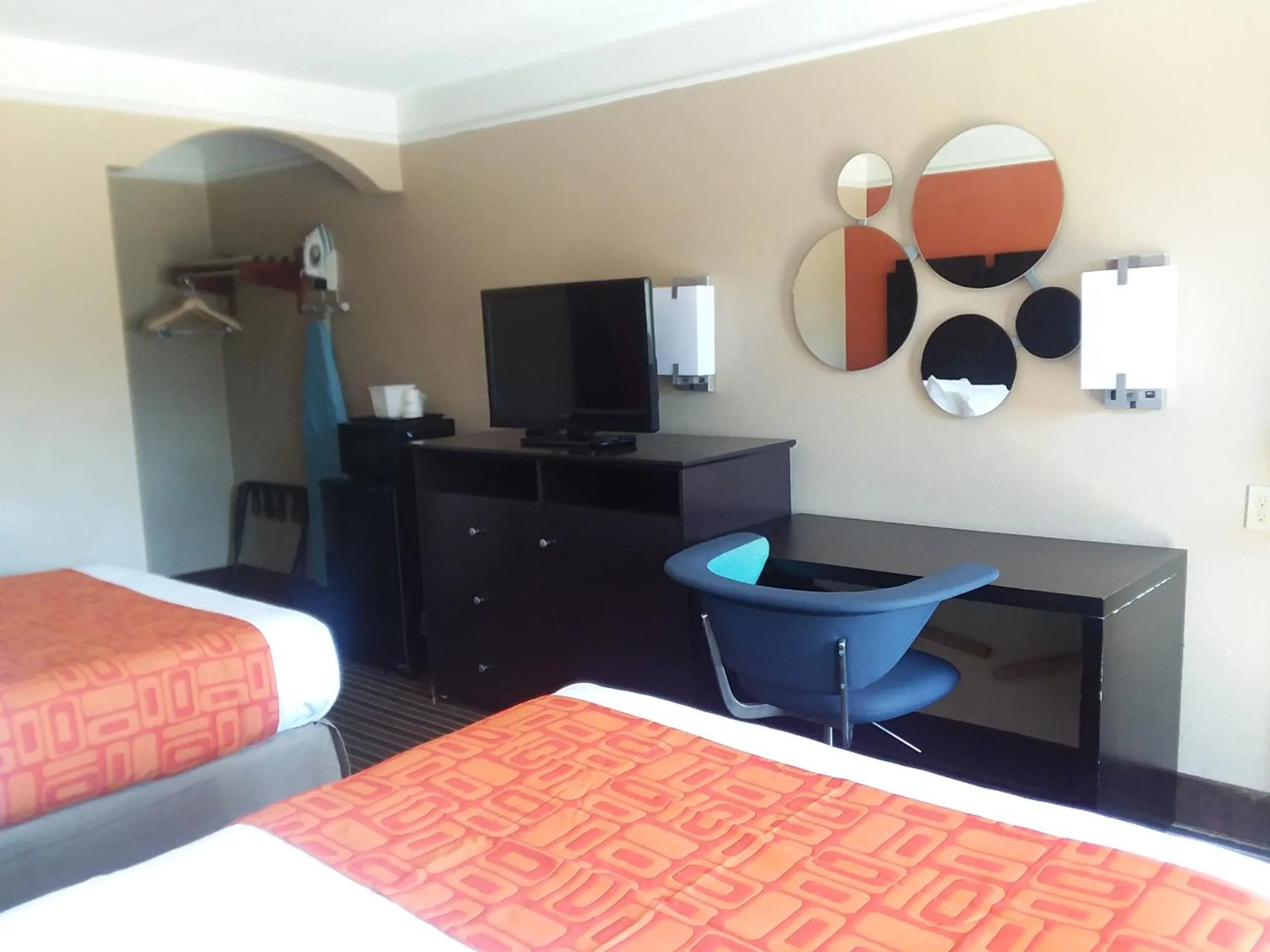 furniture, Bed in Howard Johnson by Wyndham Historic Lake Charles