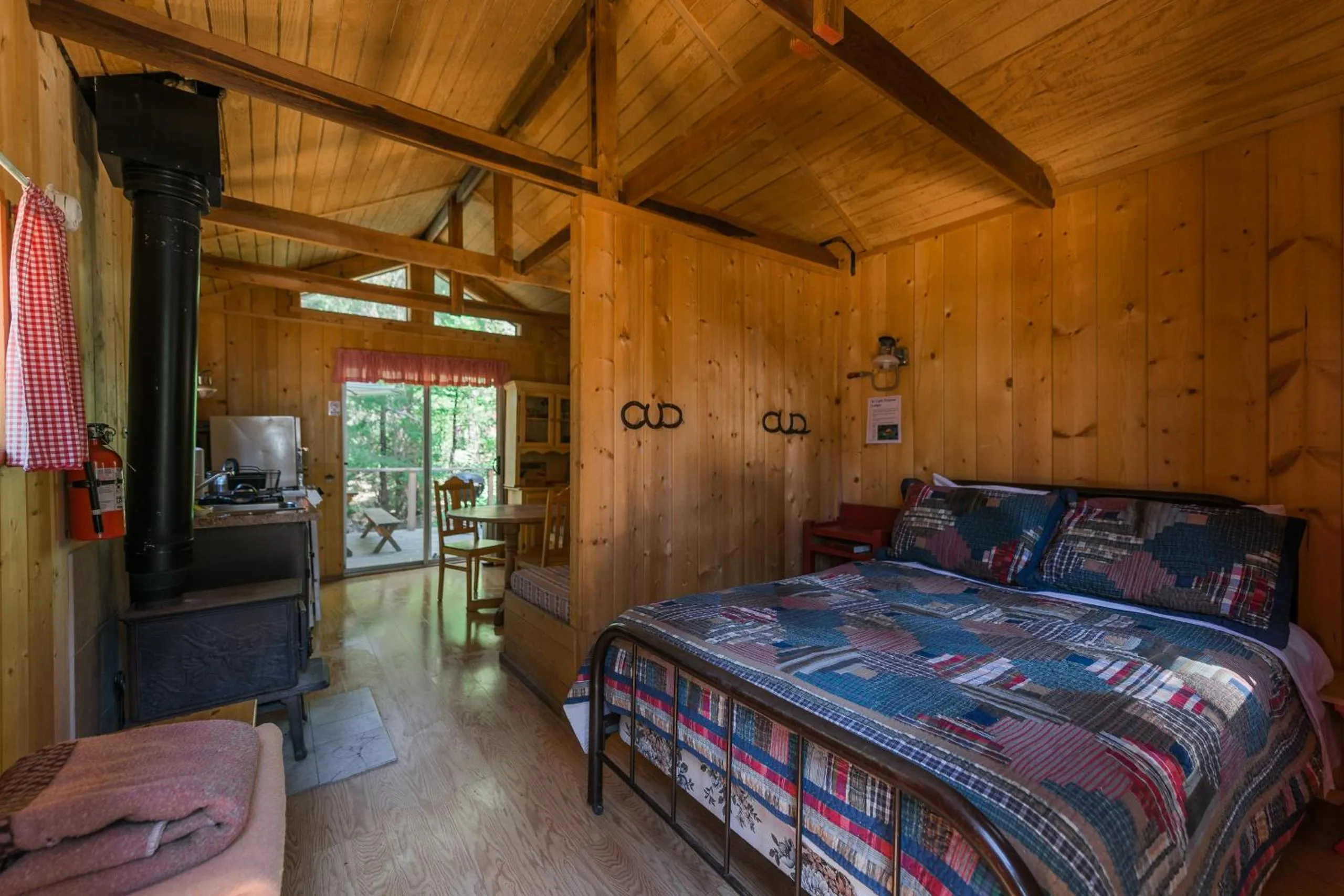 Kitchen or kitchenette, Bed in Silver City Mountain Resort