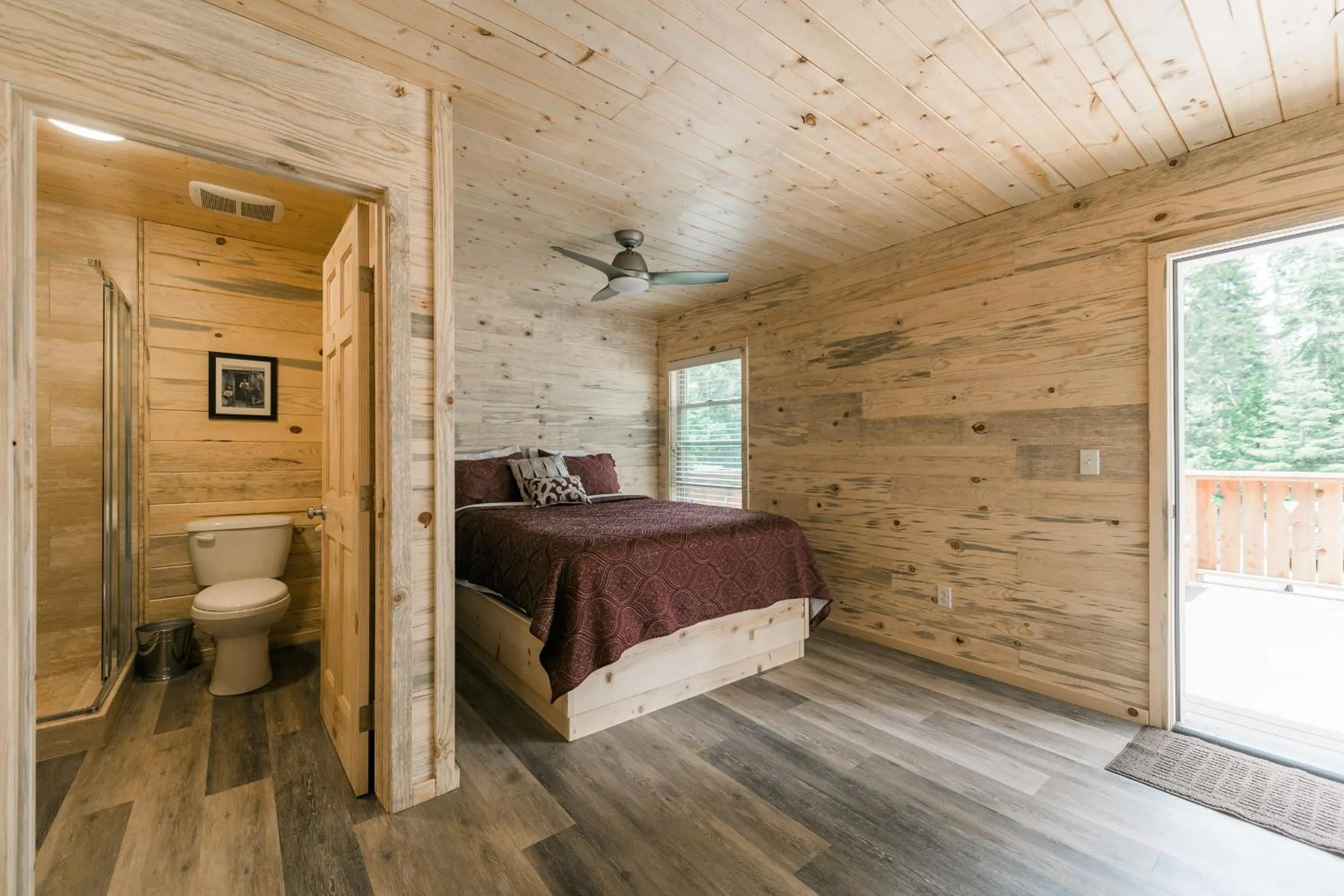 Bathroom, Bed in Silver City Mountain Resort