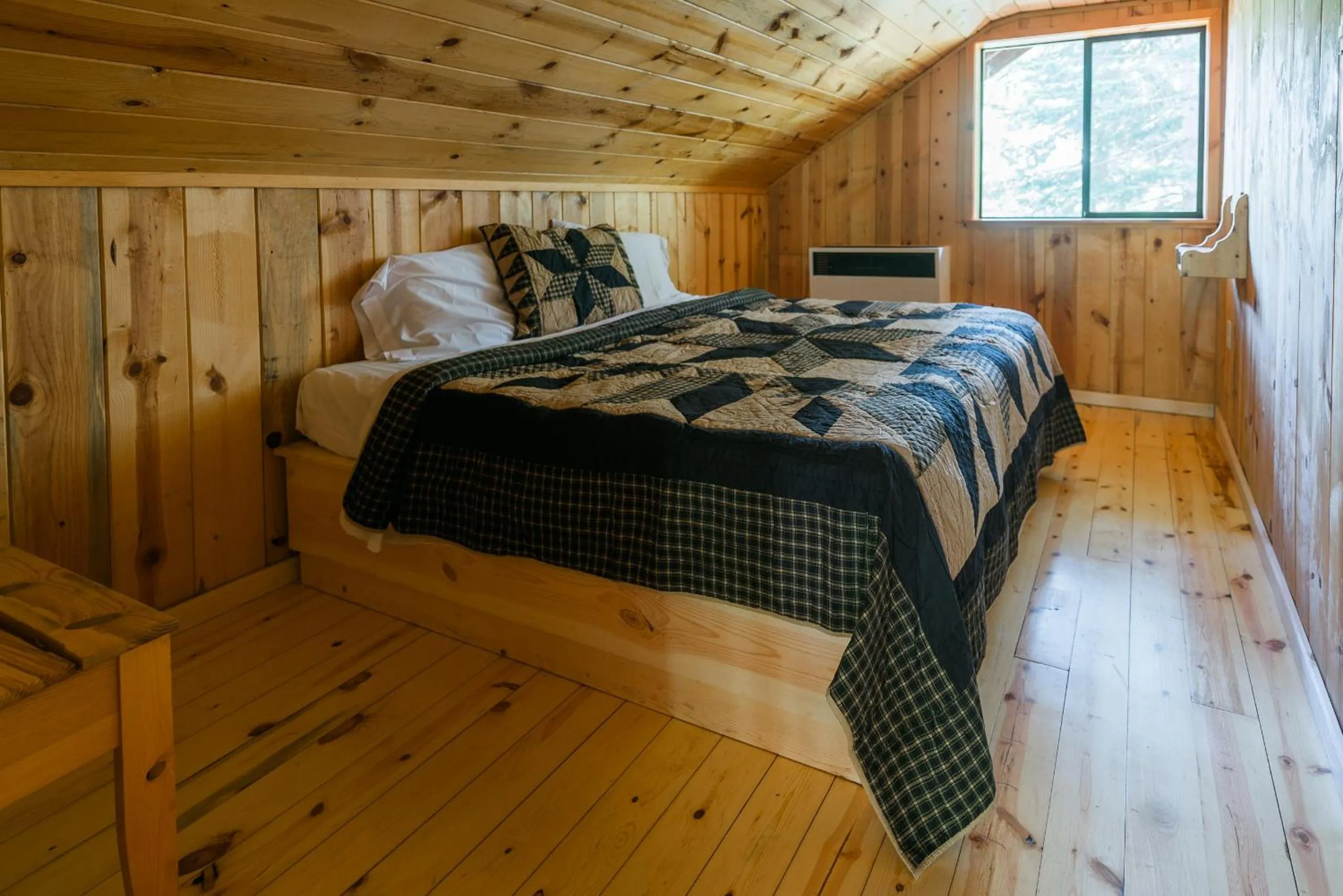 Bedroom, Bed in Silver City Mountain Resort