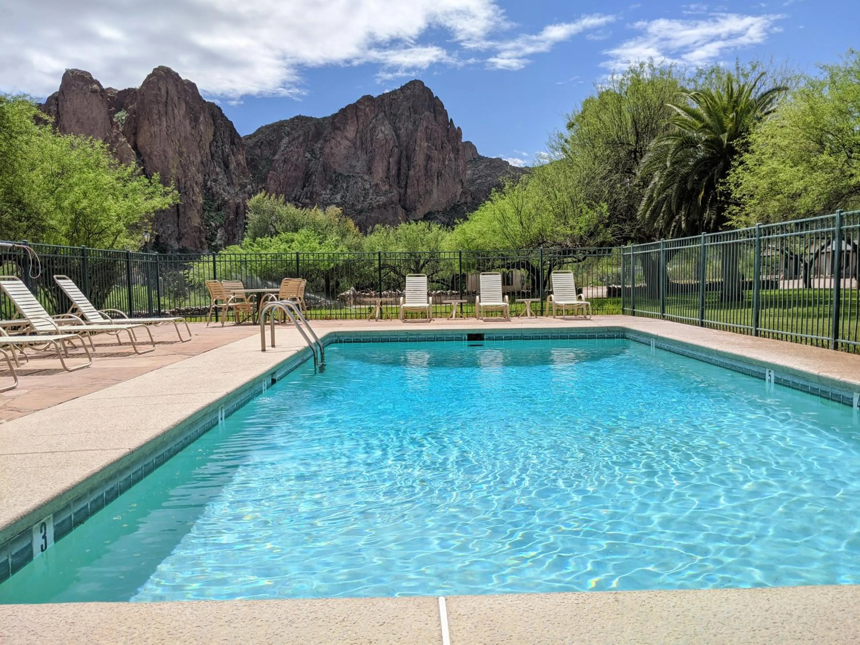 Swimming pool in Saguaro Lake Ranch