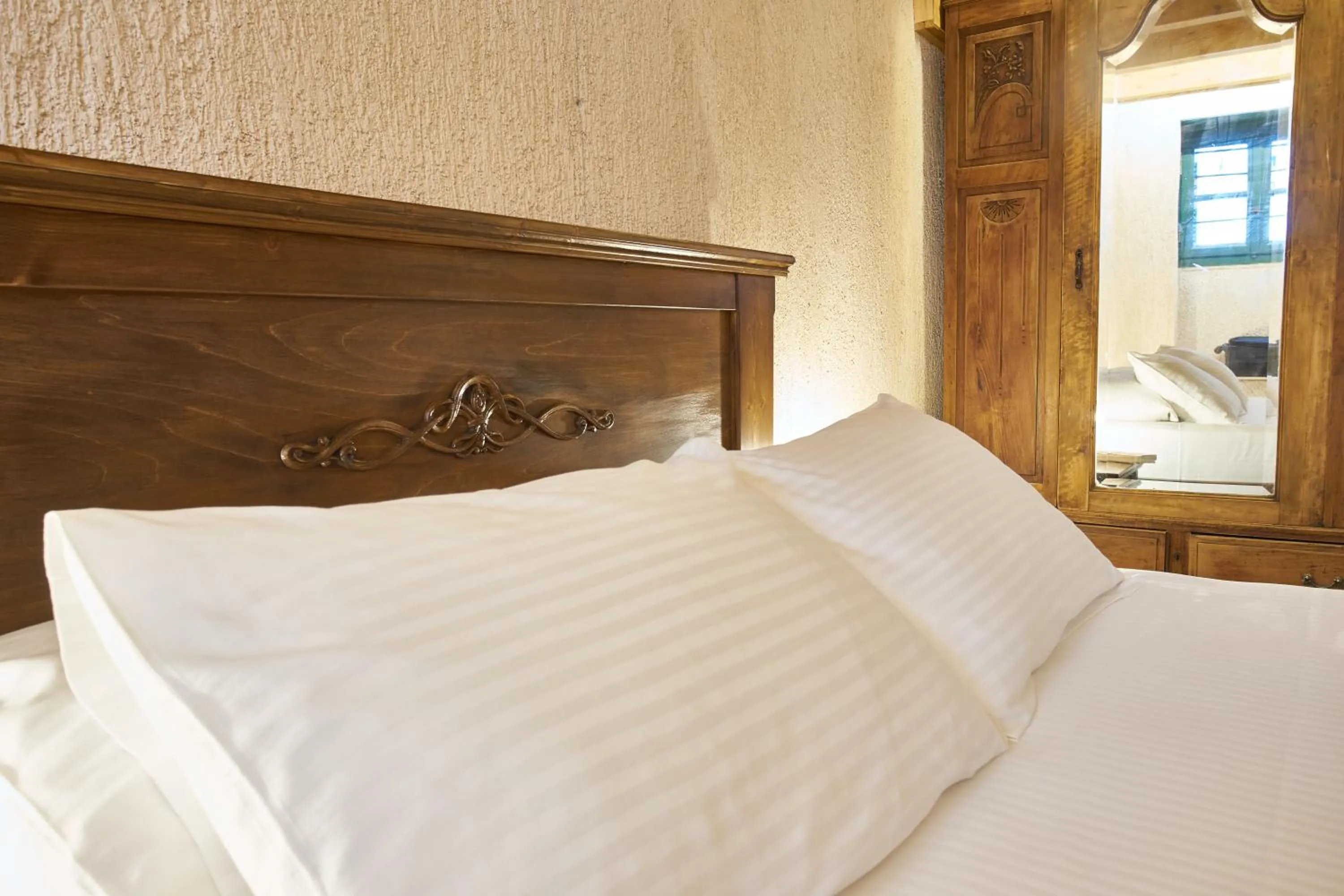 Bed in Athenian Residences