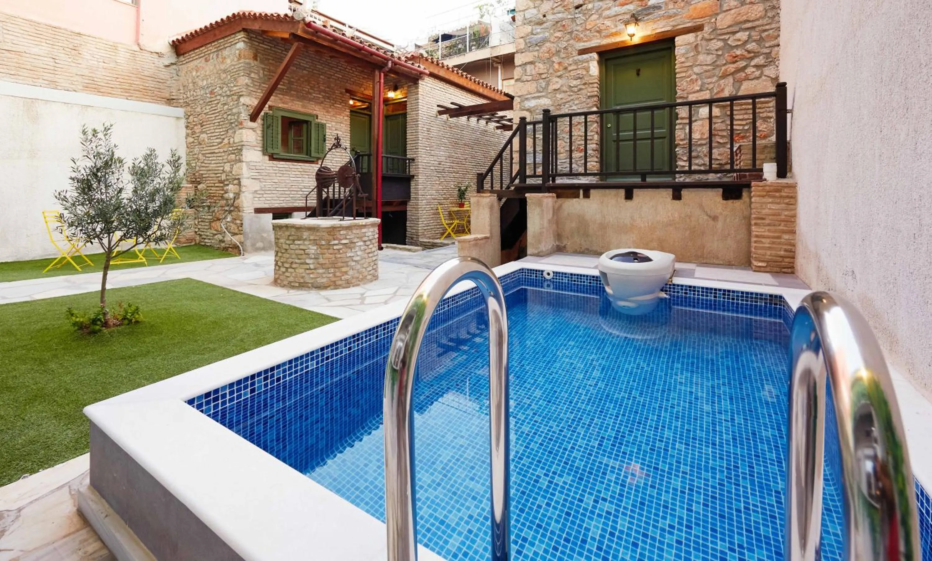 Swimming pool in Athenian Residences