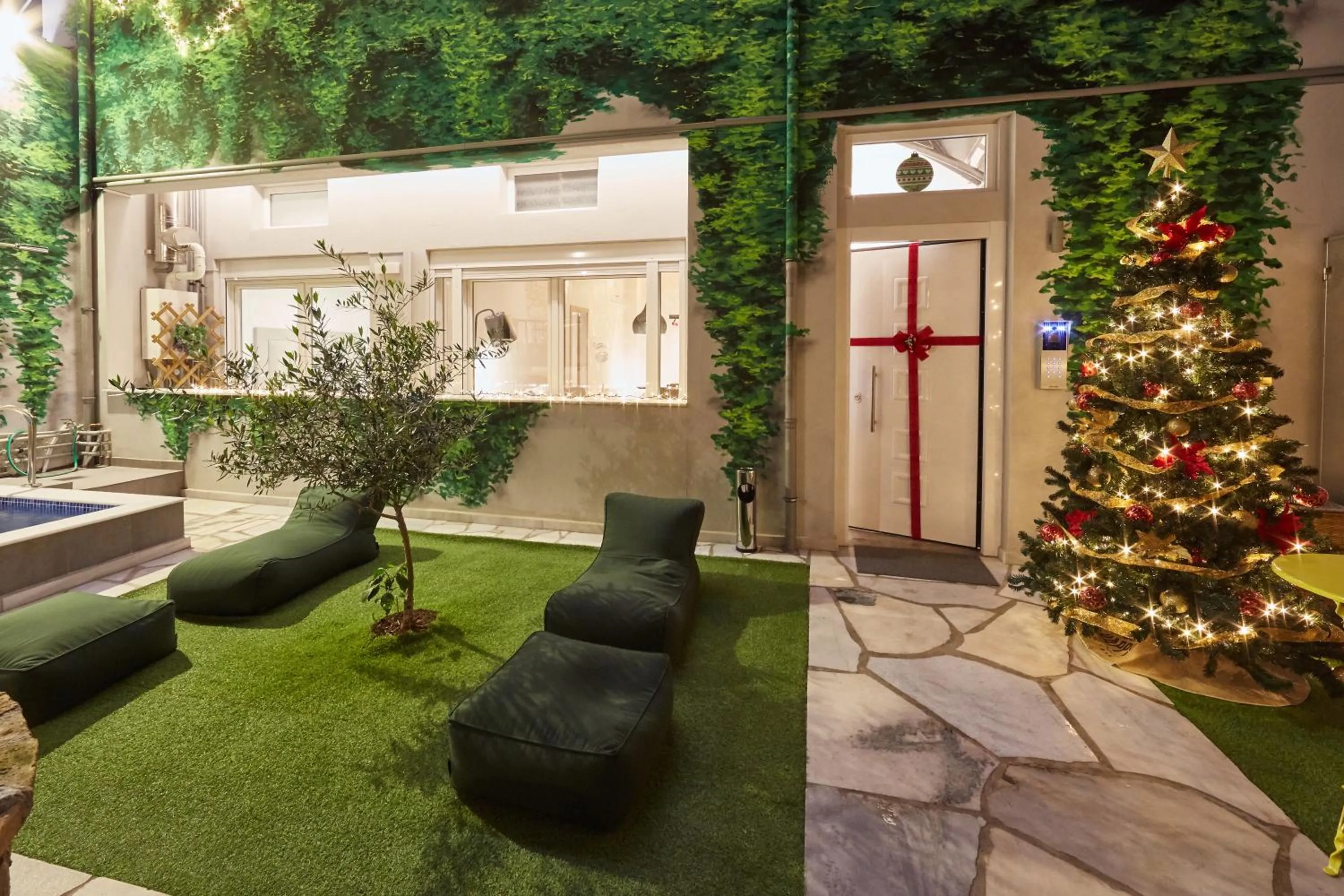 Facade/entrance in Athenian Residences