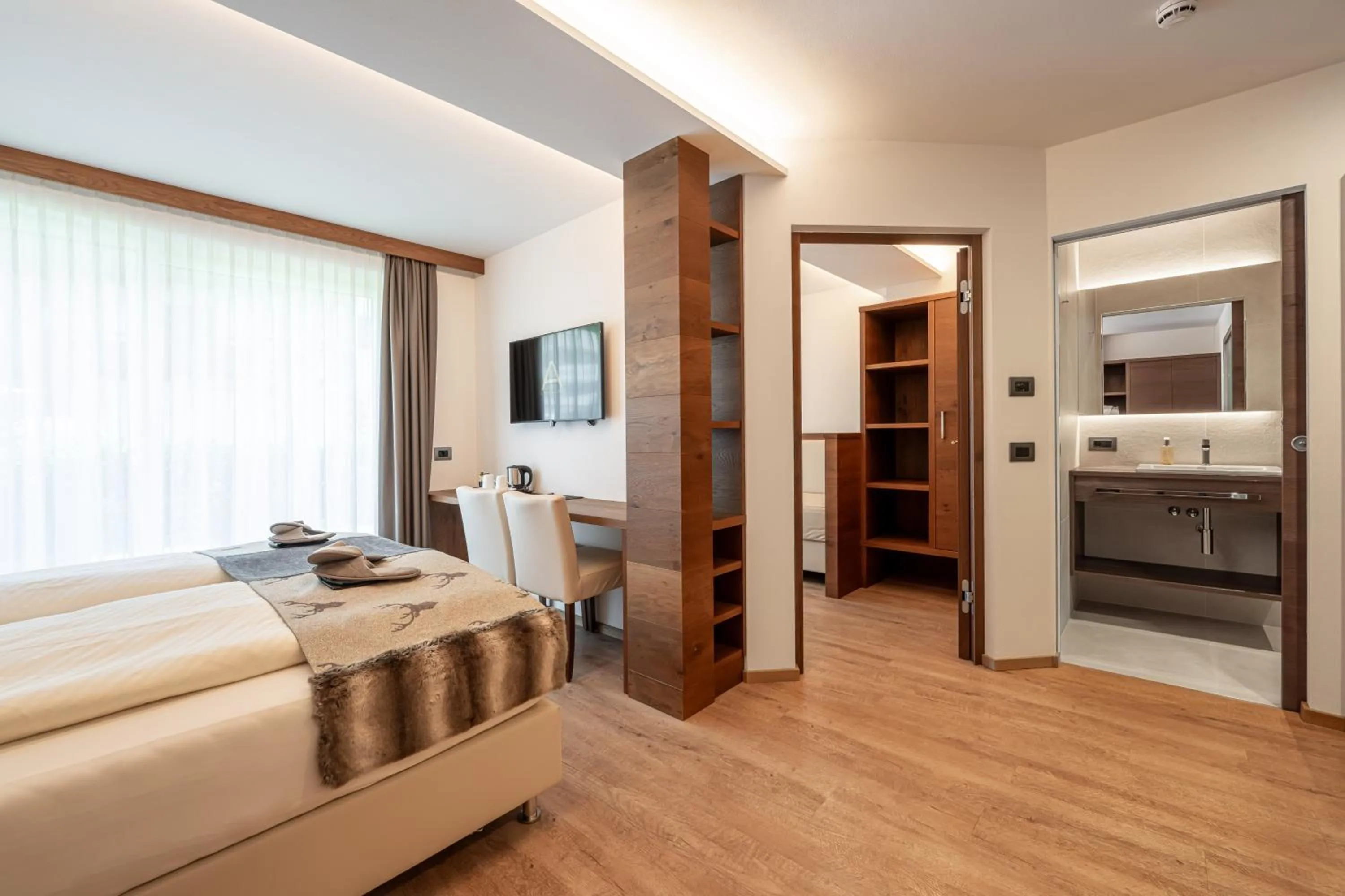 TV and multimedia, Bed in Arya Alpine Lodge