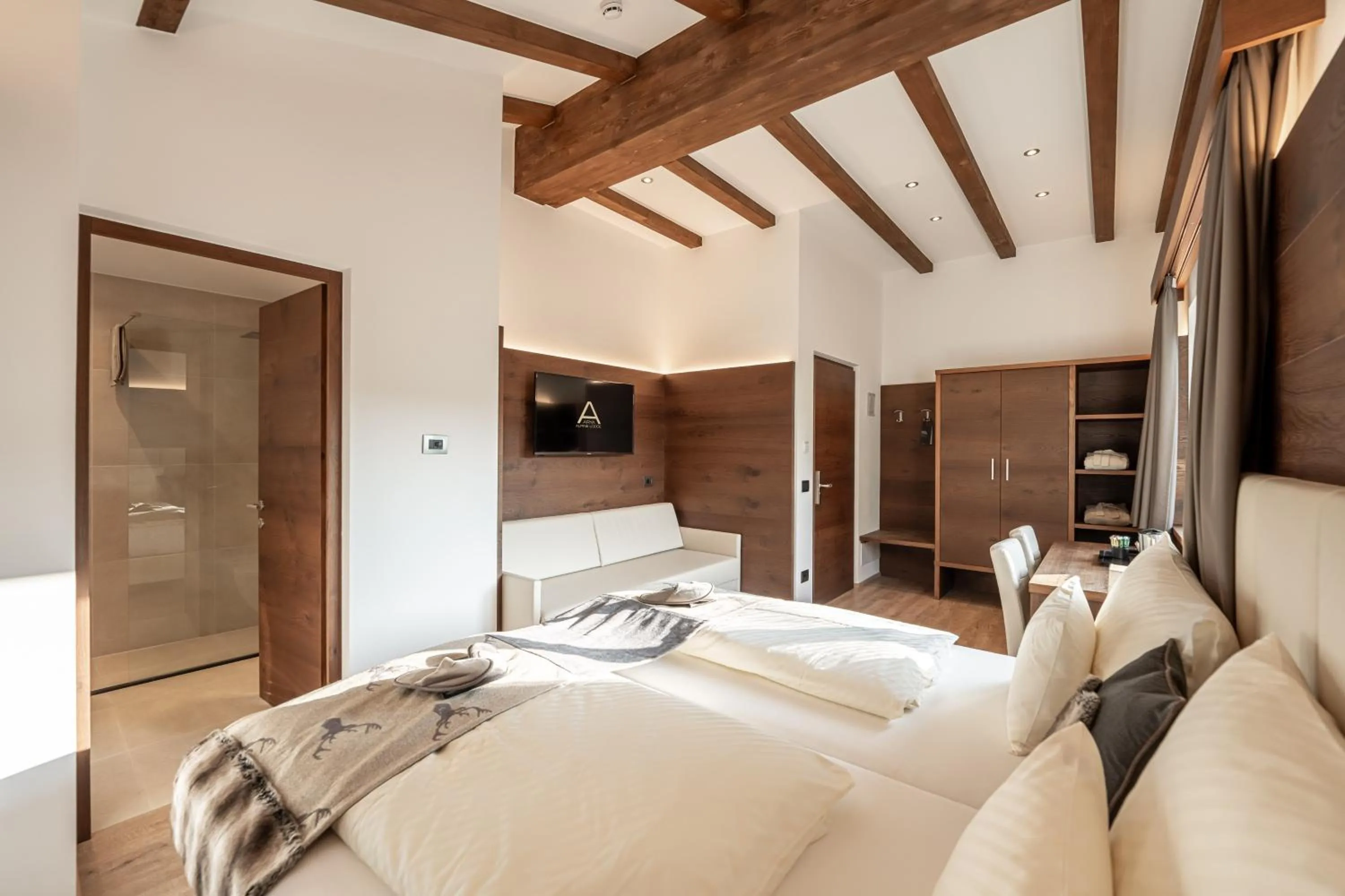 Bed in Arya Alpine Lodge