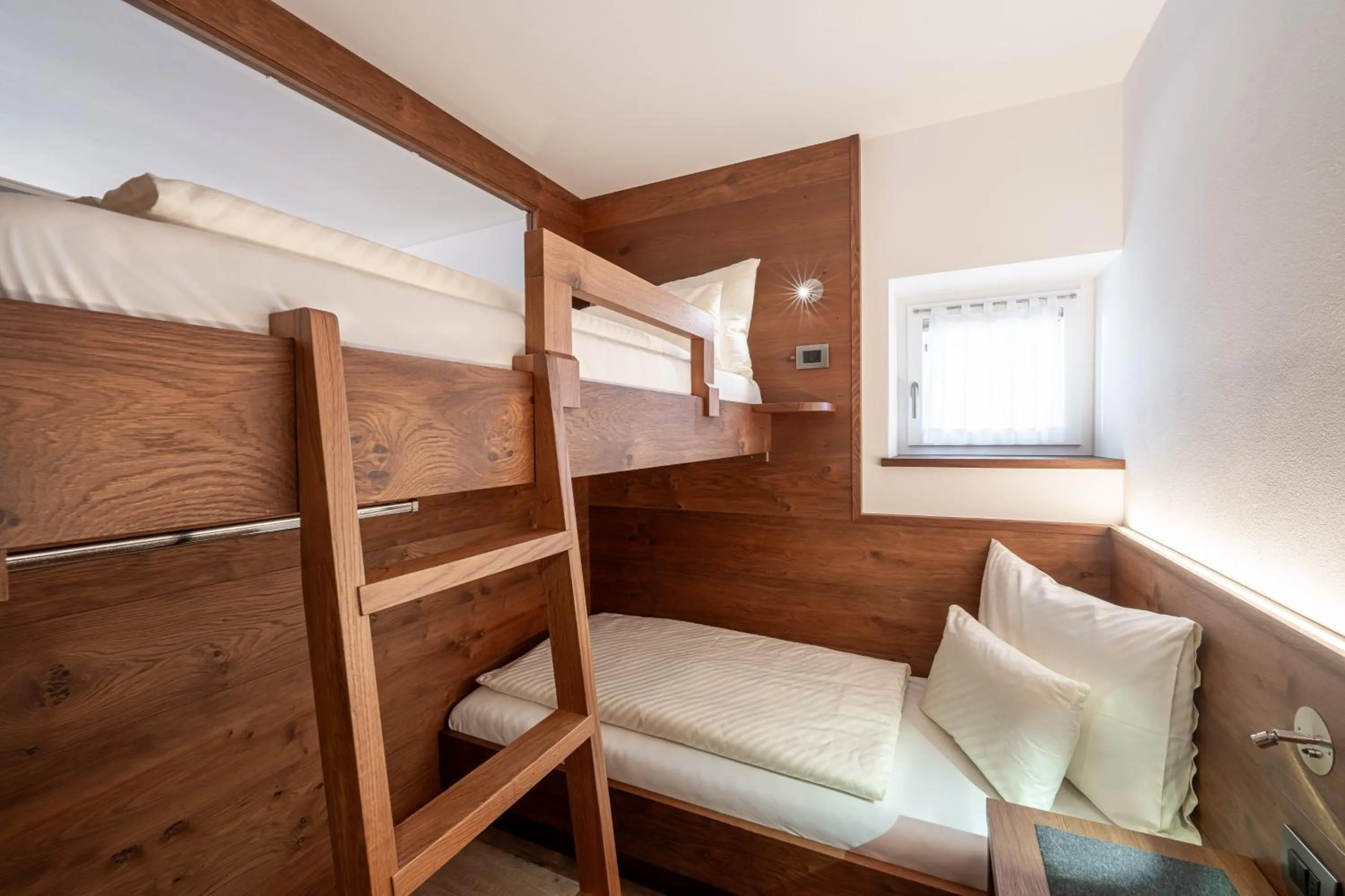 Bed in Arya Alpine Lodge