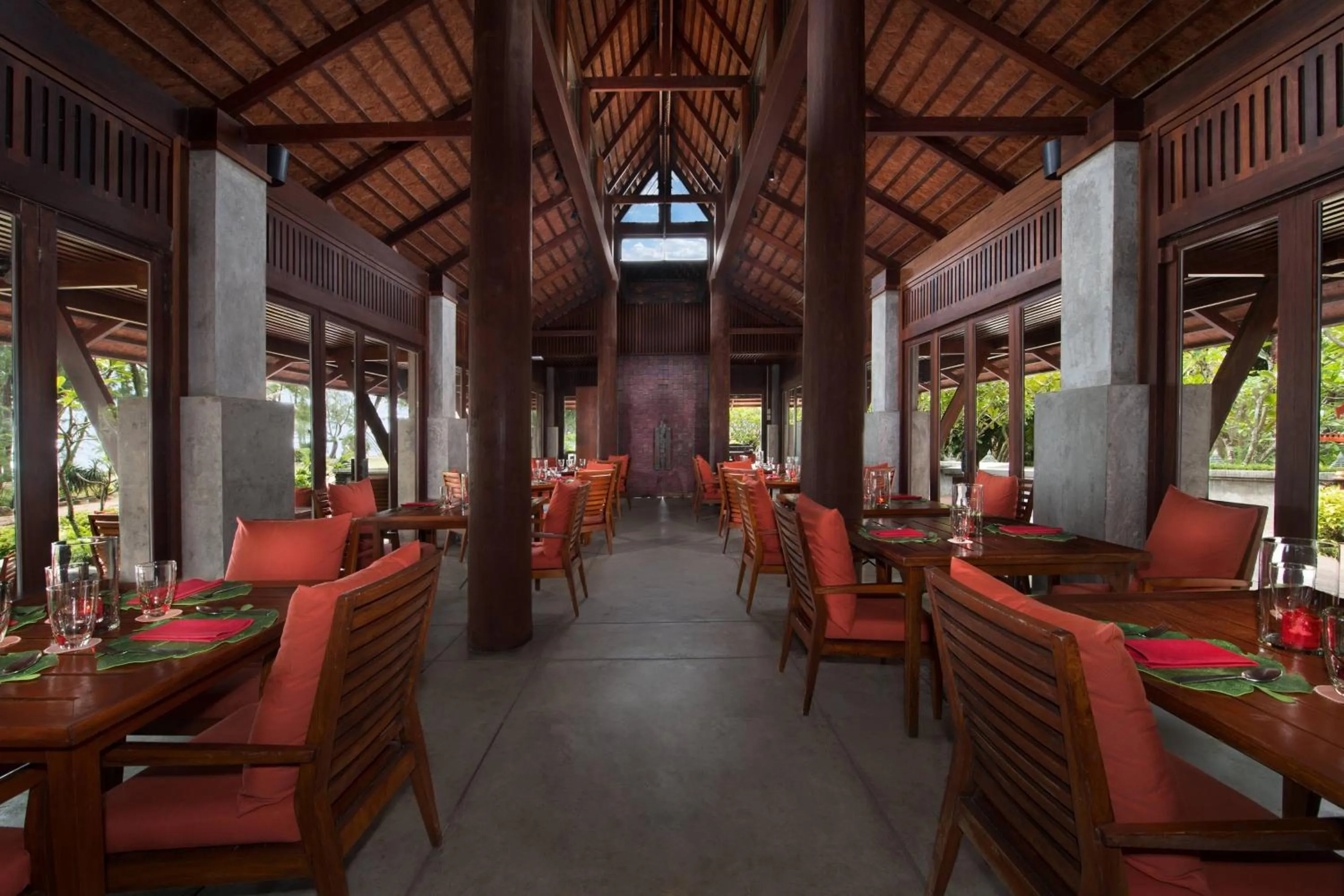 Restaurant/places to eat in Marriott's Phuket Beach Club