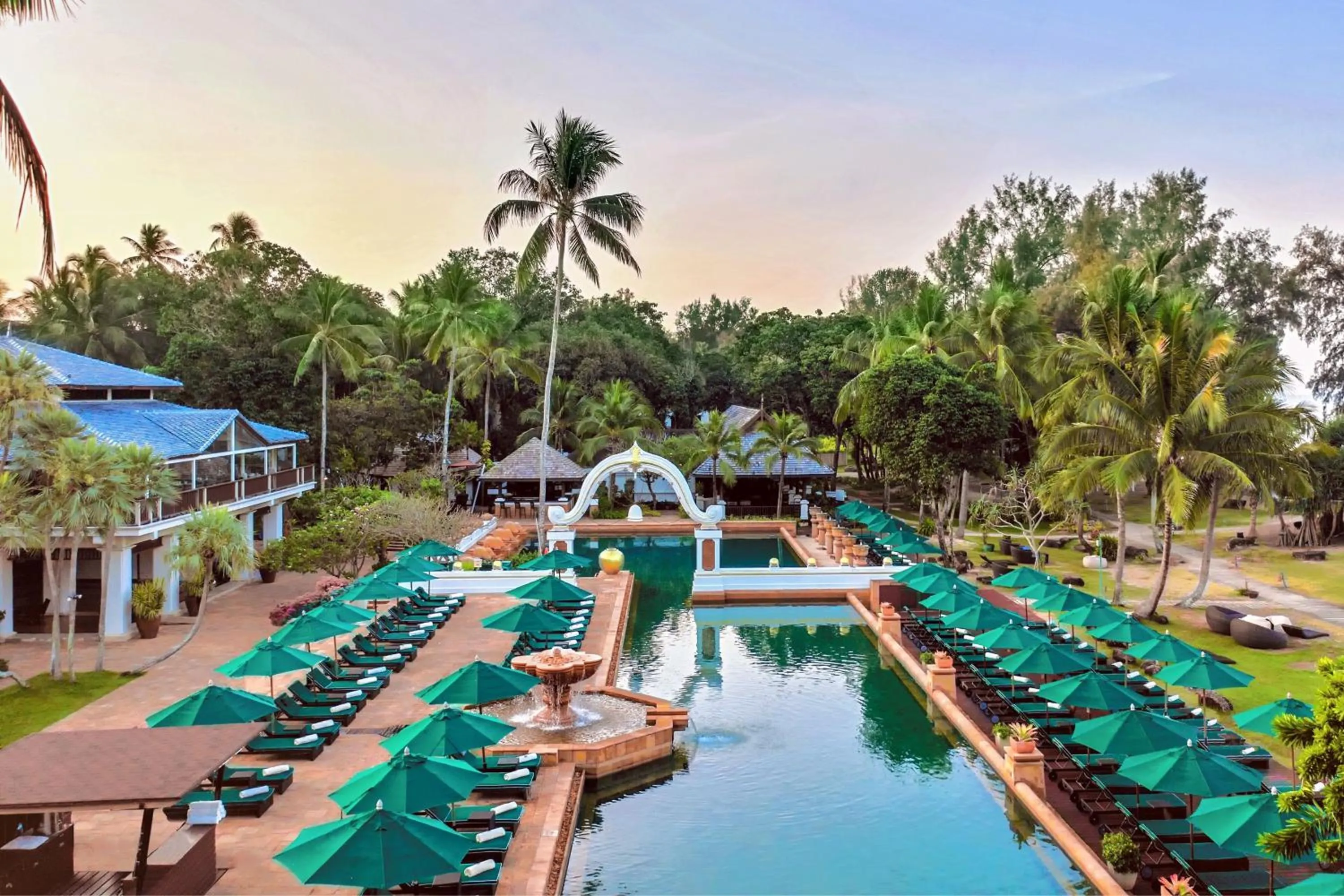 Swimming pool in Marriott's Phuket Beach Club