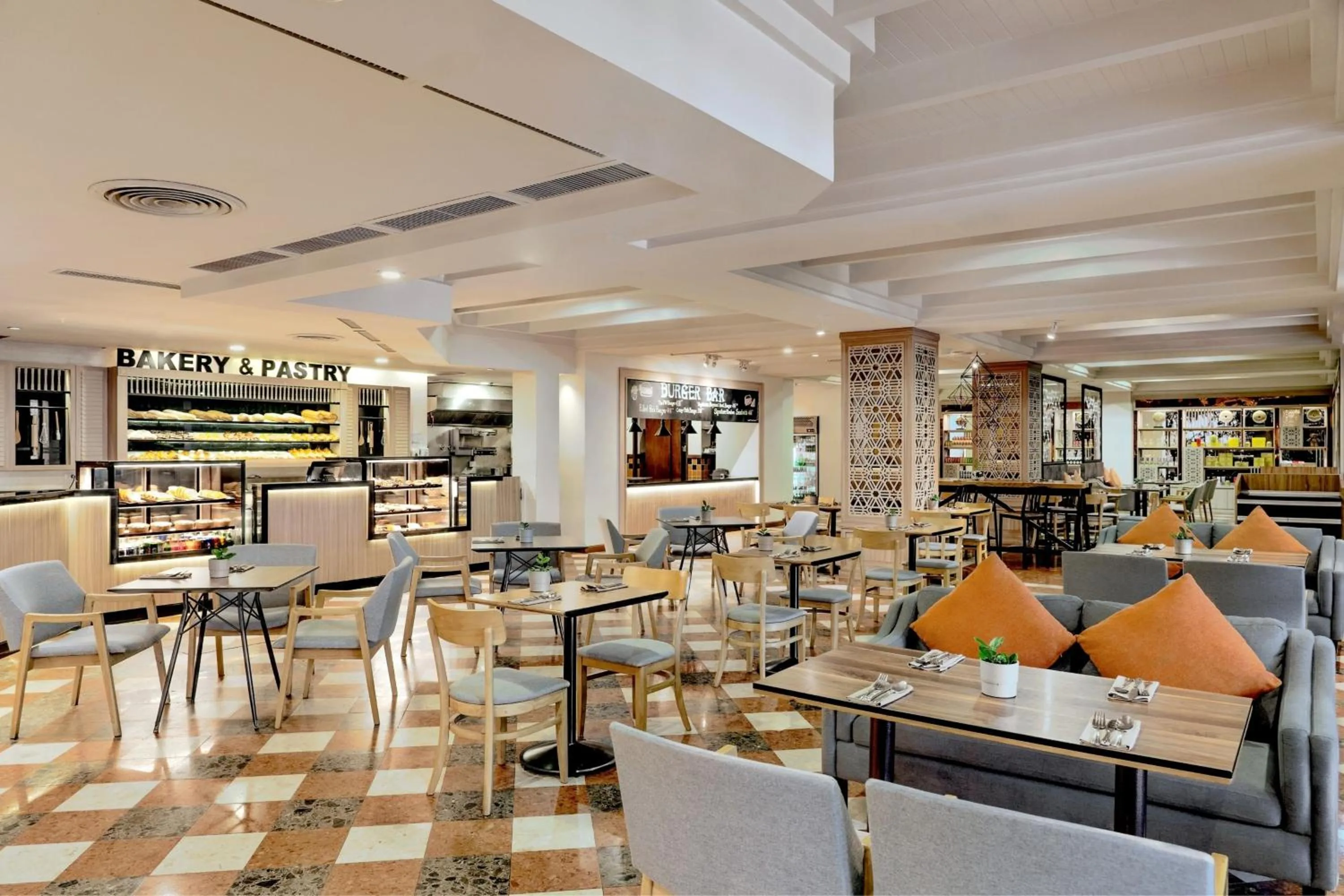 Restaurant/places to eat in Marriott's Phuket Beach Club