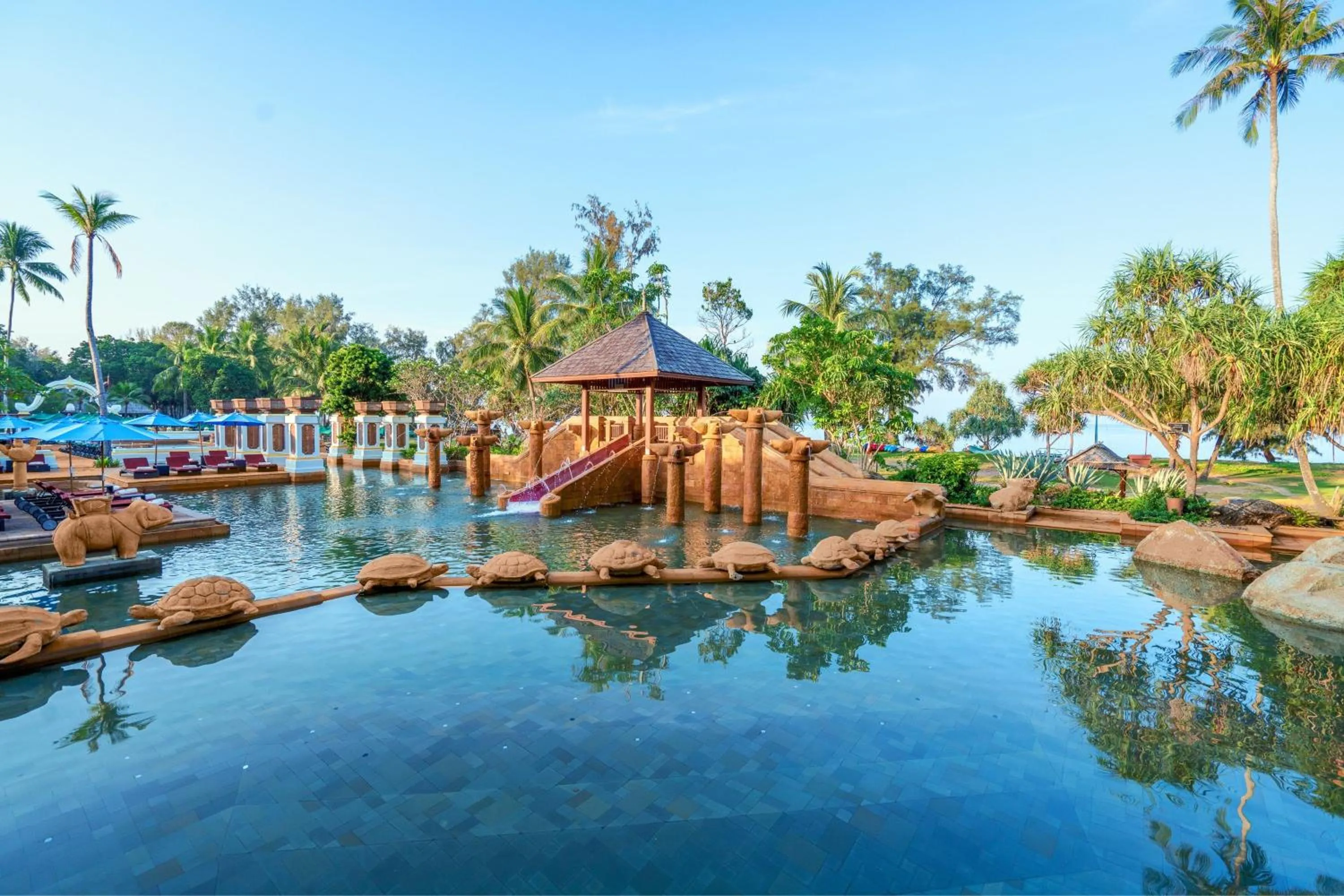 Swimming pool in Marriott's Phuket Beach Club