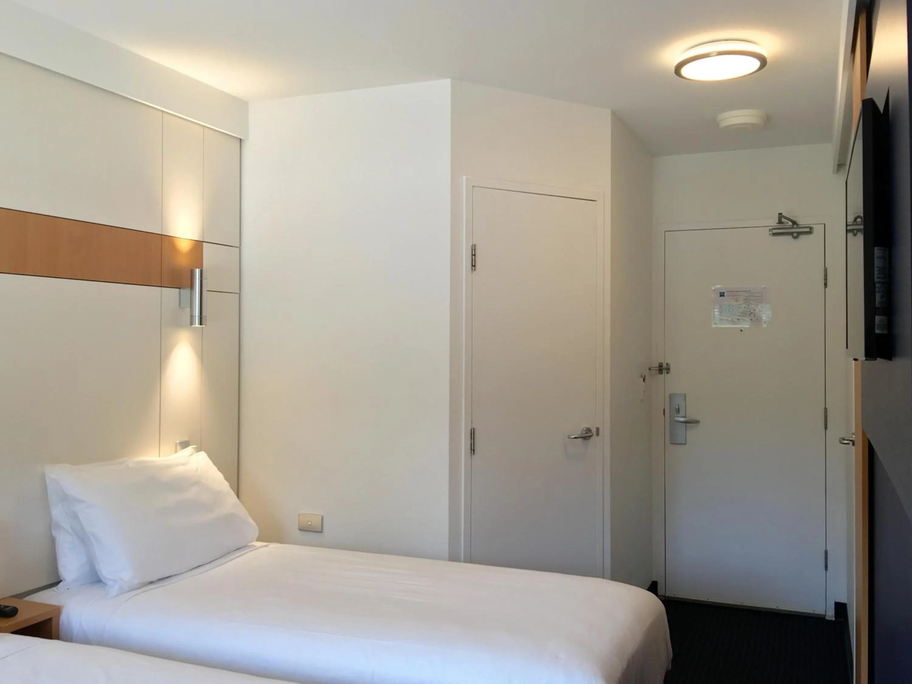 Photo of the whole room, Bed in ibis Budget - Gosford