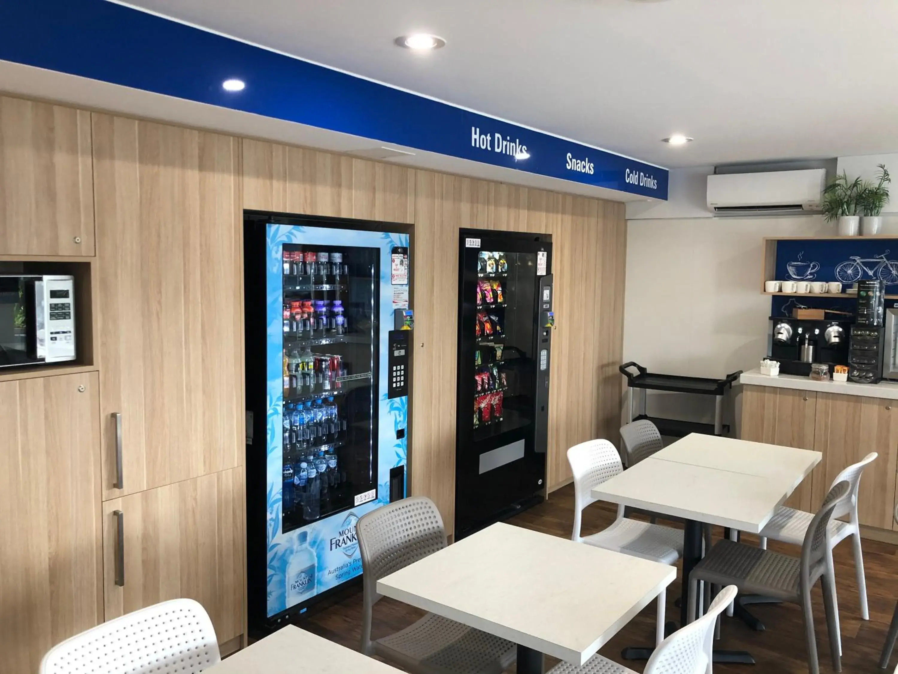 Lounge or bar in ibis Budget - Gosford Lounge or bar in ibis Budget - Gosford