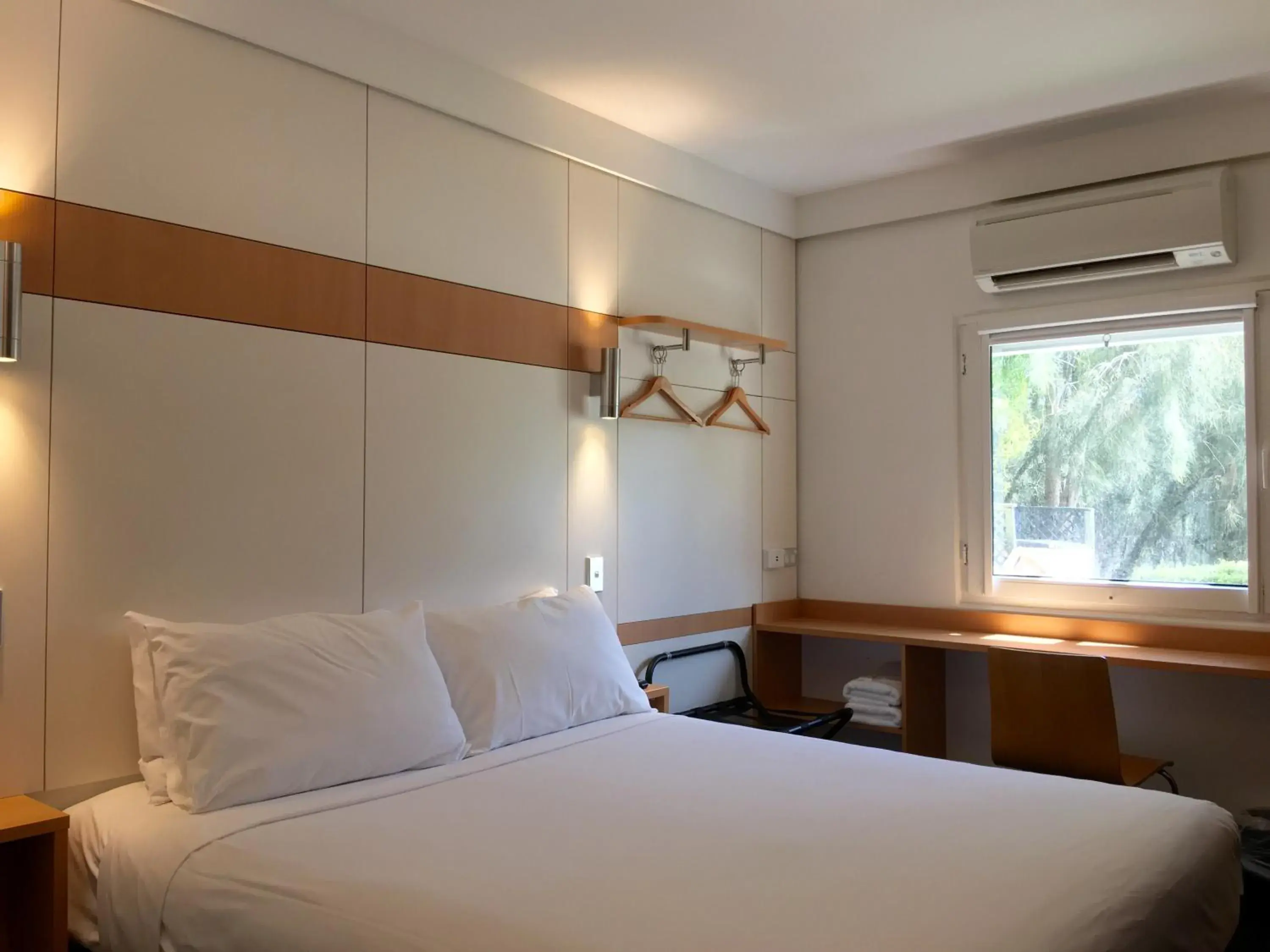 Photo of the whole room, Bed in ibis Budget - Gosford Photo of the whole room, Bed in ibis Budget - Gosford