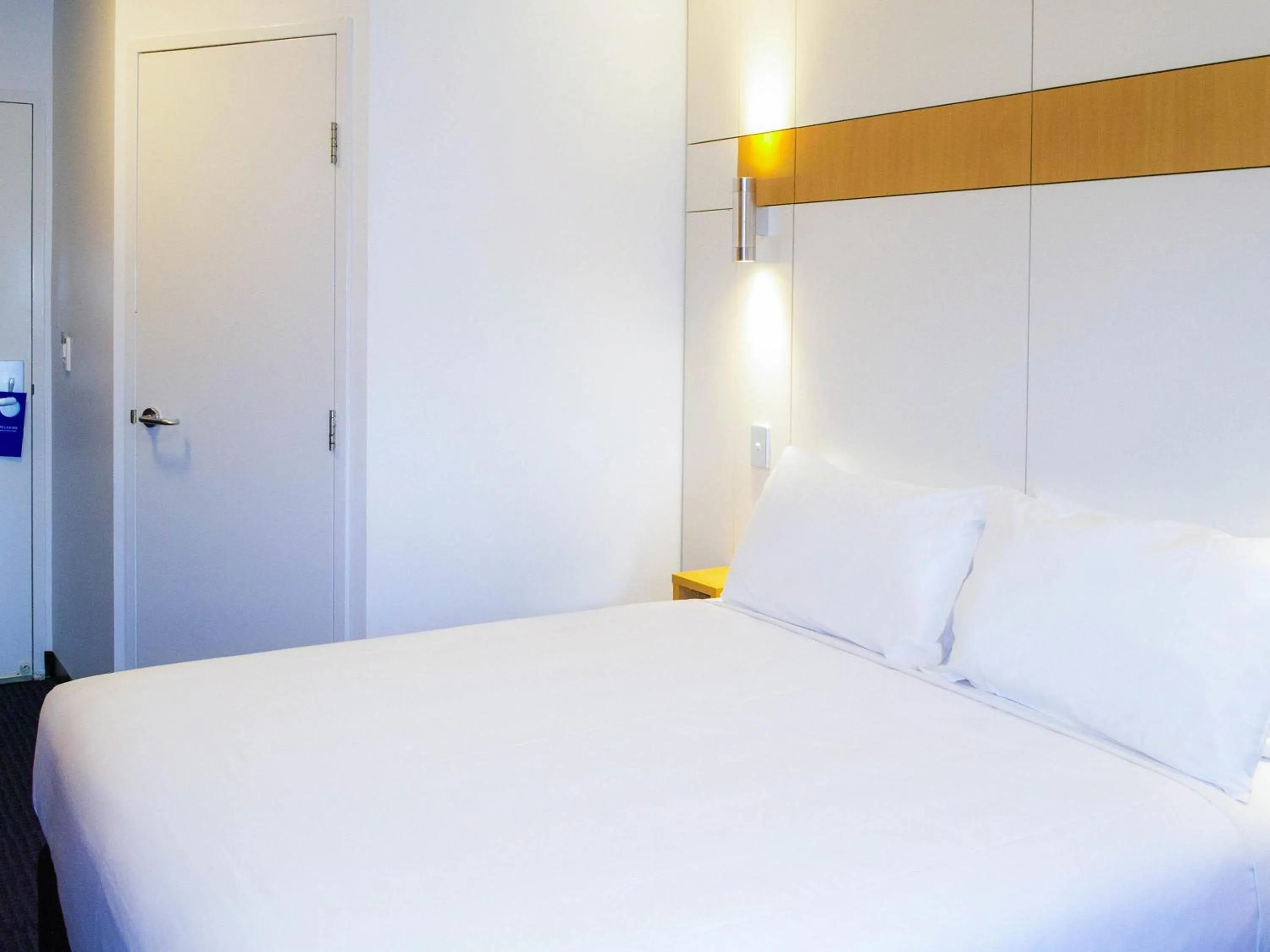 Bedroom, Bed in ibis Budget - Gosford