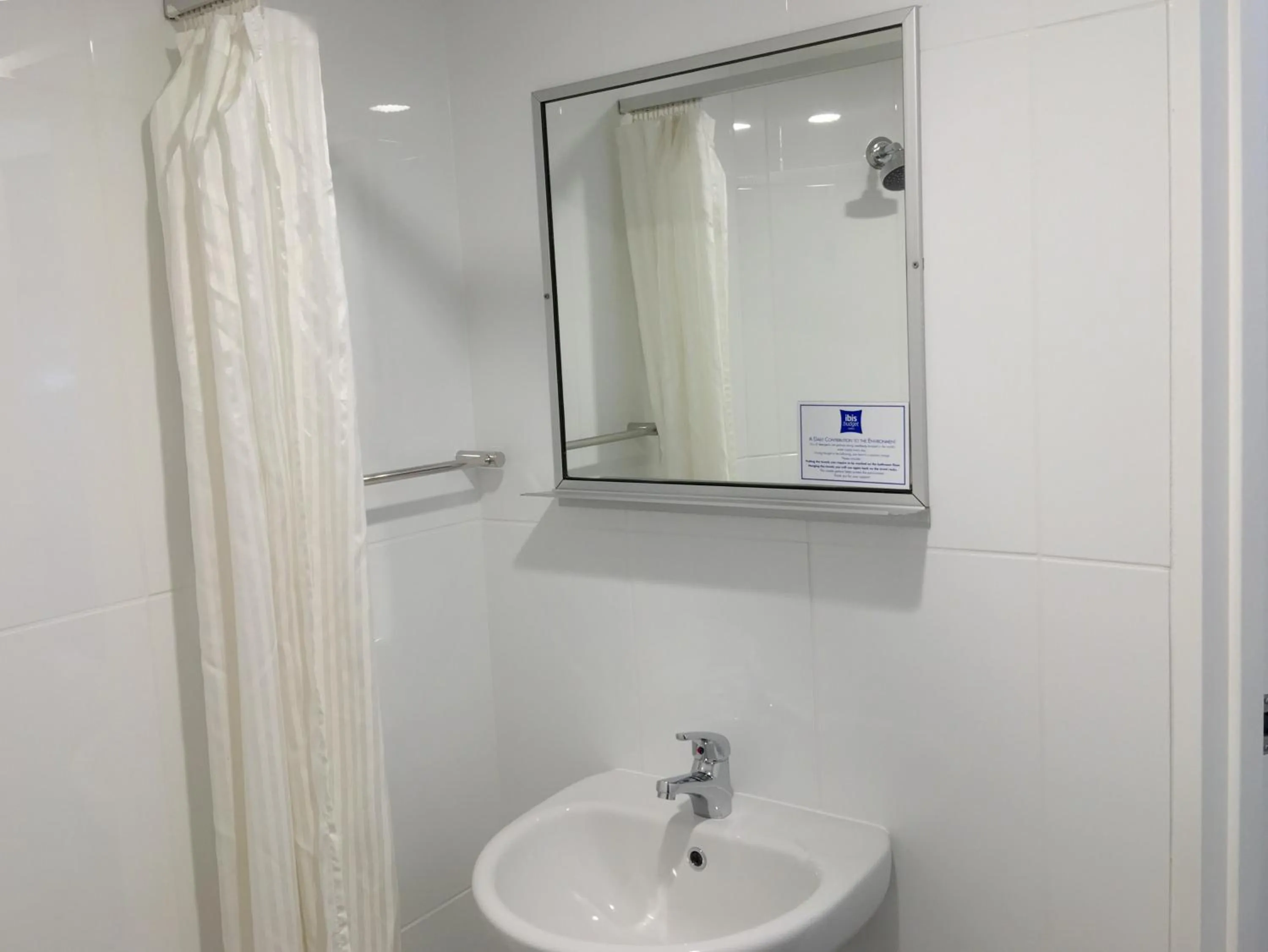 Bathroom in ibis Budget - Gosford