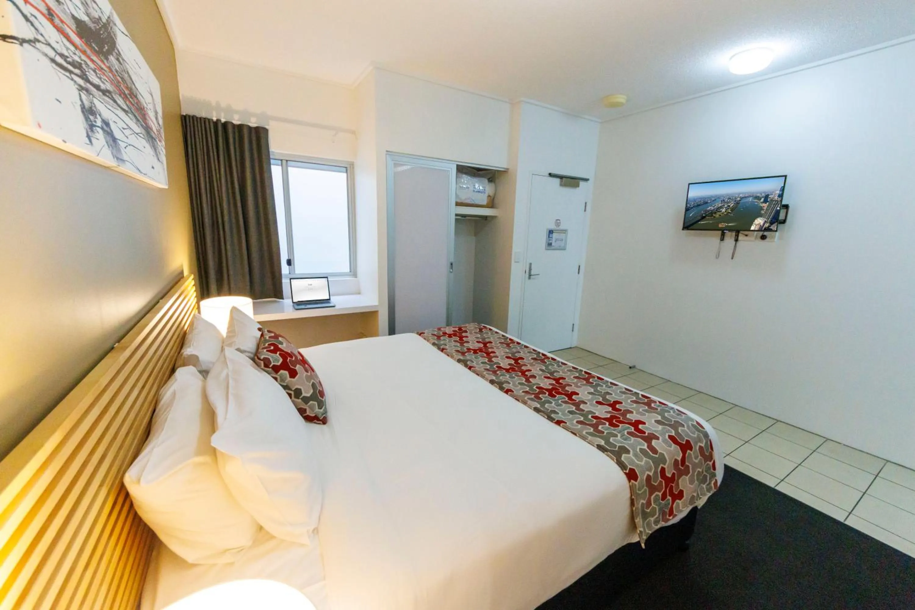 Bedroom, Bed in The Miro Apartments