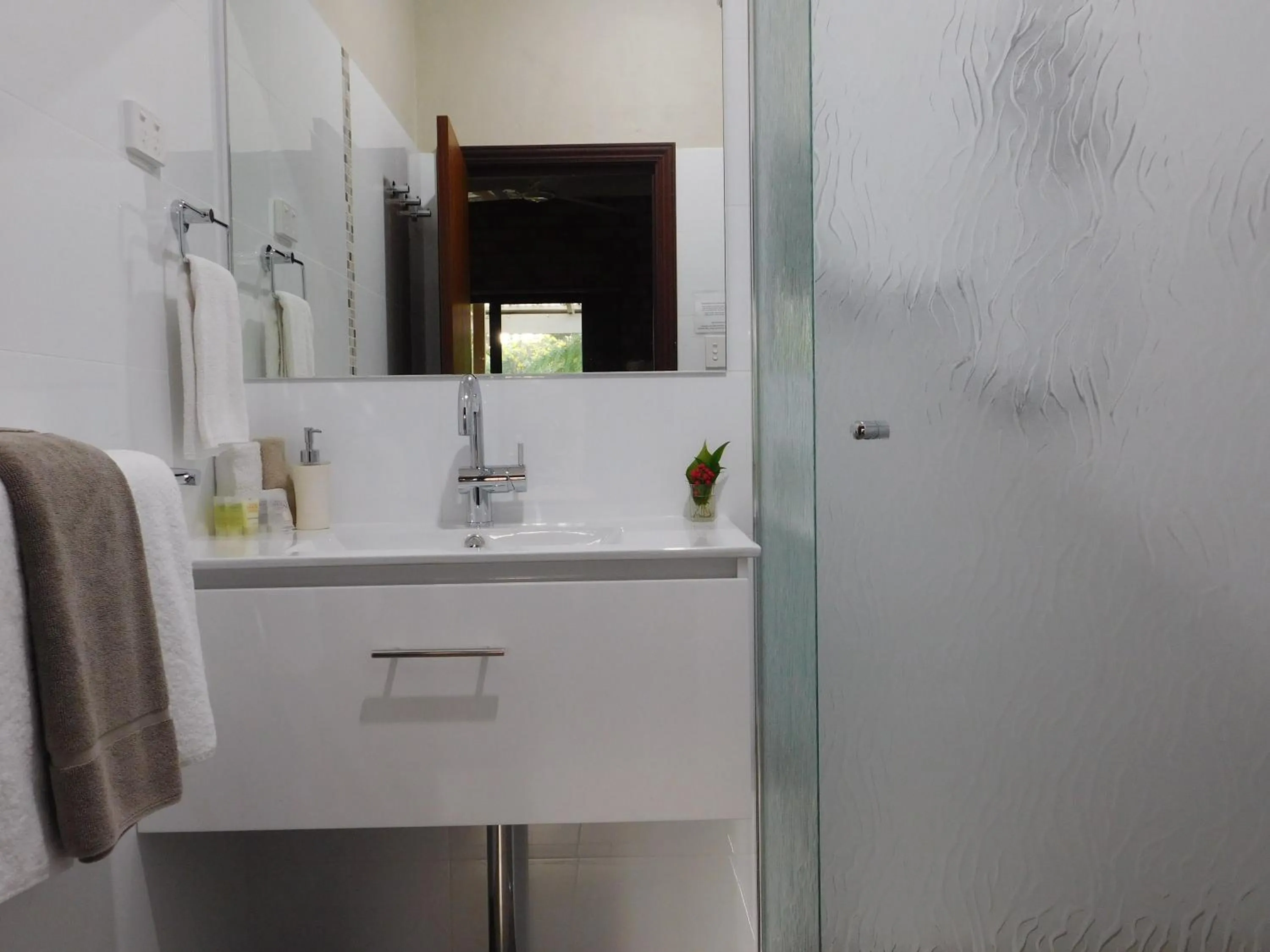 Bathroom in Edge Of The Forest Motel