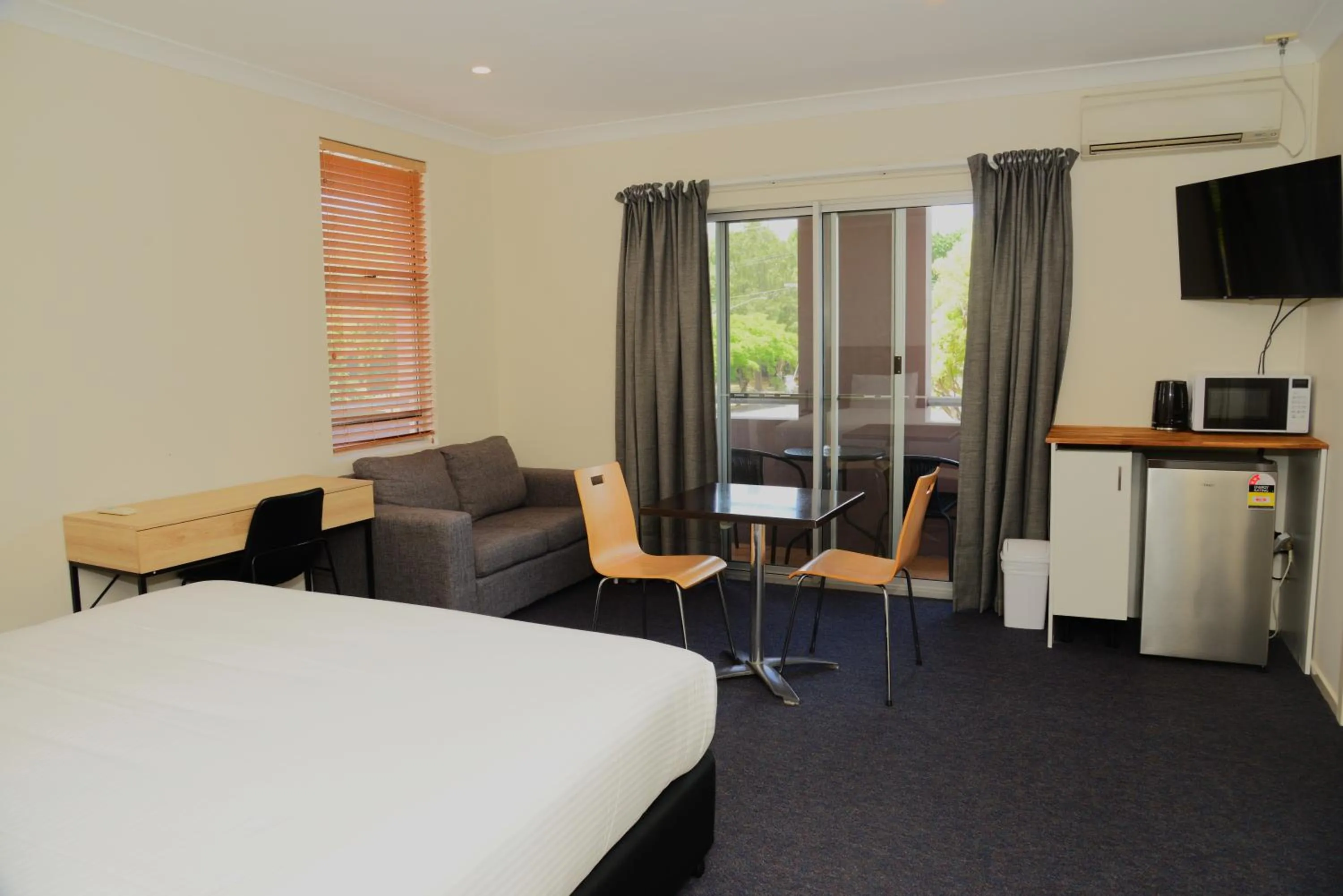 Bed in Lismore Bounty Workers Club Motel