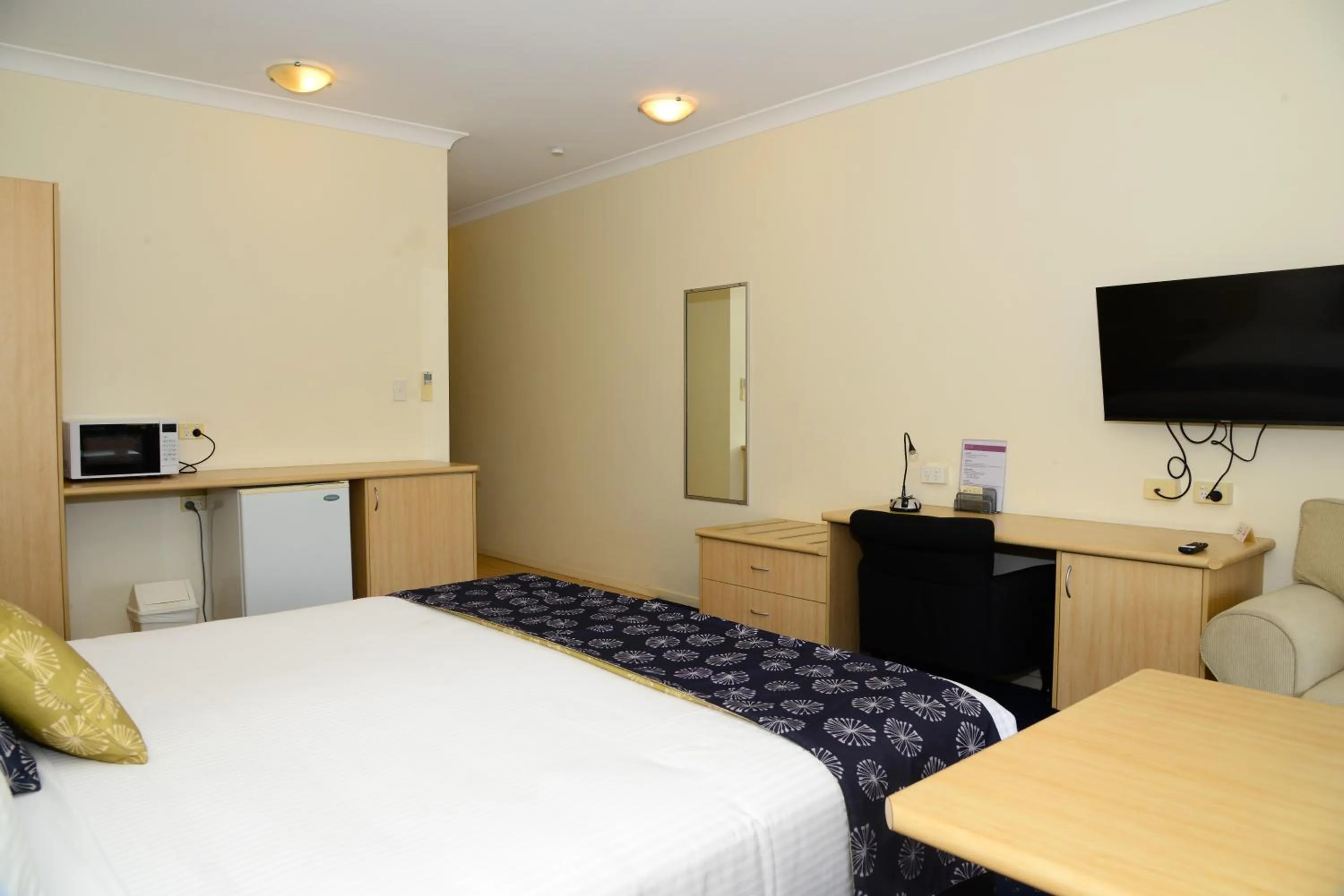 Bed in Lismore Bounty Workers Club Motel