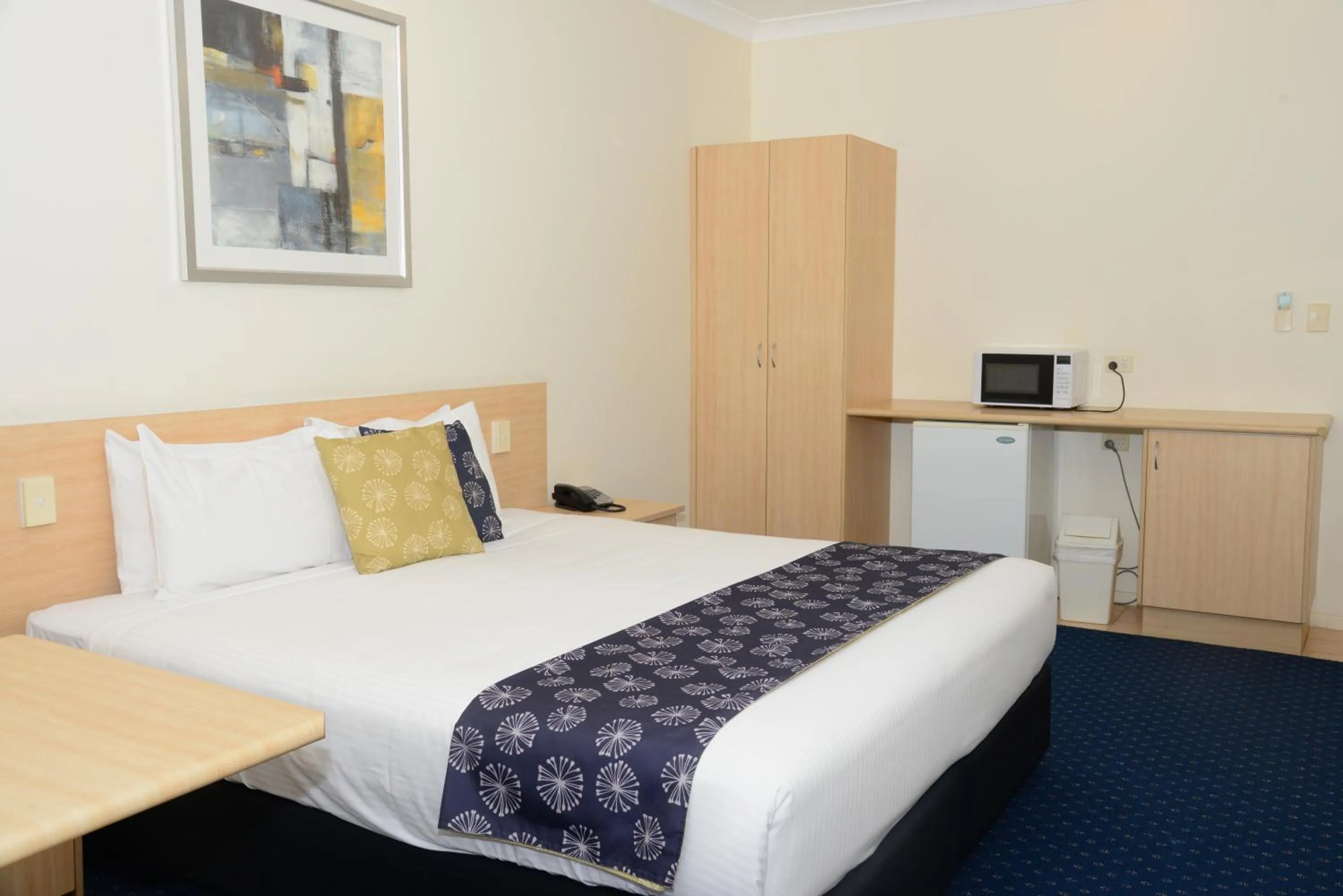 Bed in Lismore Bounty Workers Club Motel