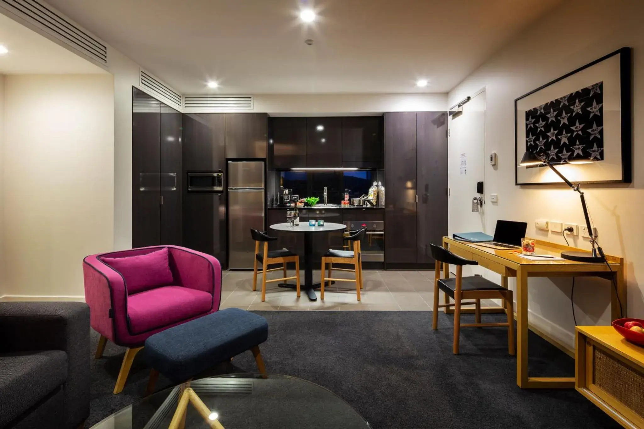 Luxe One-Bedroom Apartment in East Hotel and Apartments Luxe One-Bedroom Apartment in East Hotel and Apartments