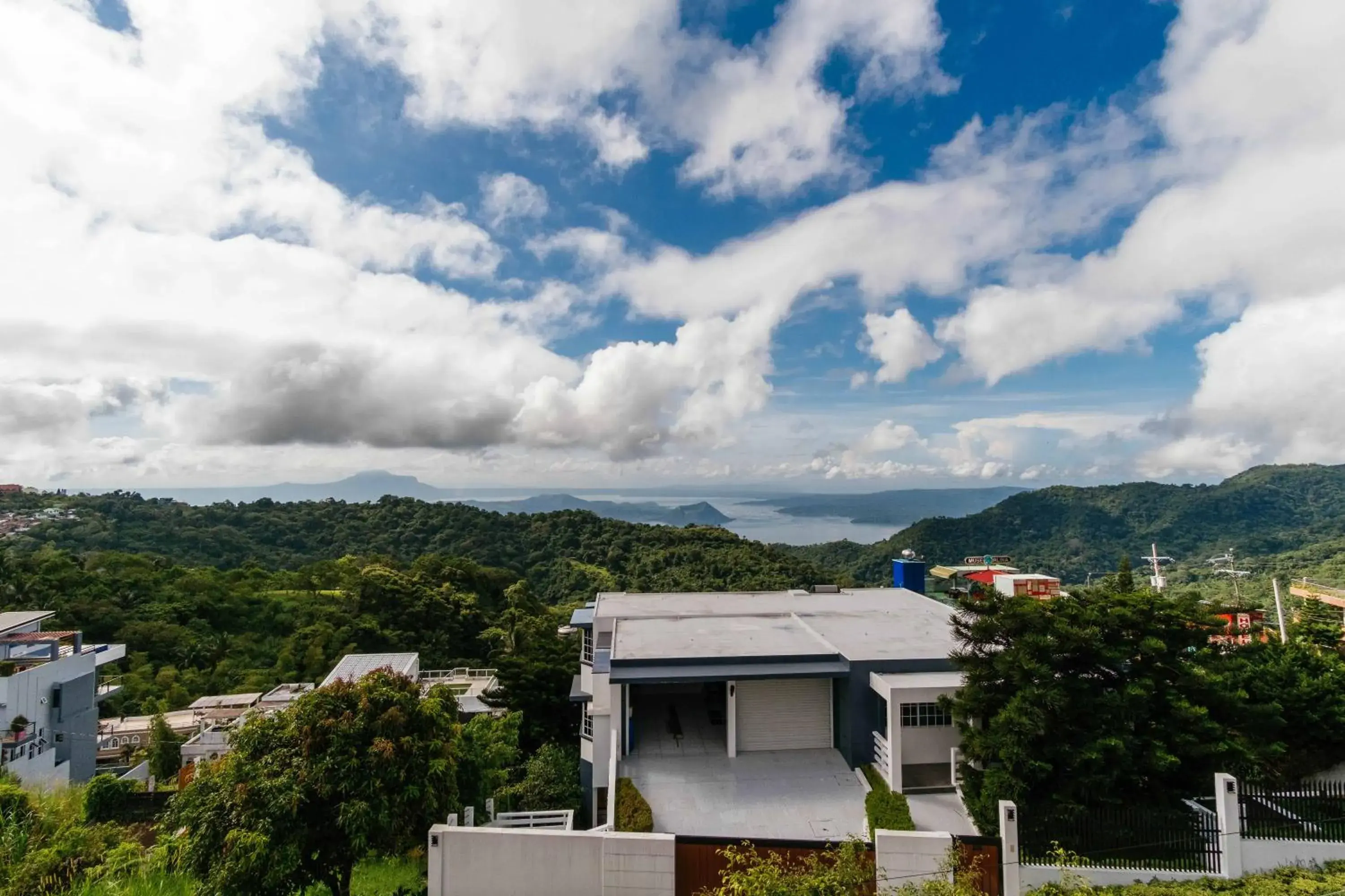 RedDoorz Plus at The Ridge Tagaytay RedDoorz Plus at The Ridge Tagaytay