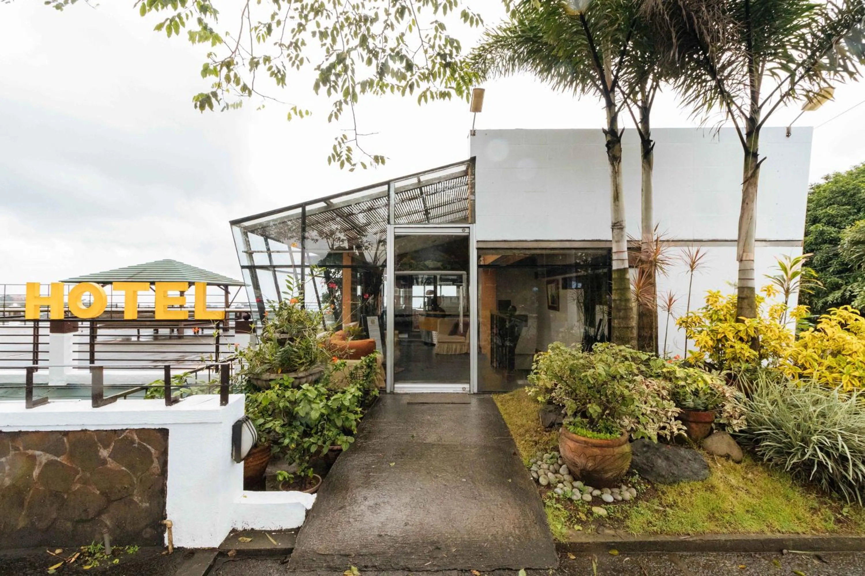 Property building in RedDoorz Plus at The Ridge Tagaytay