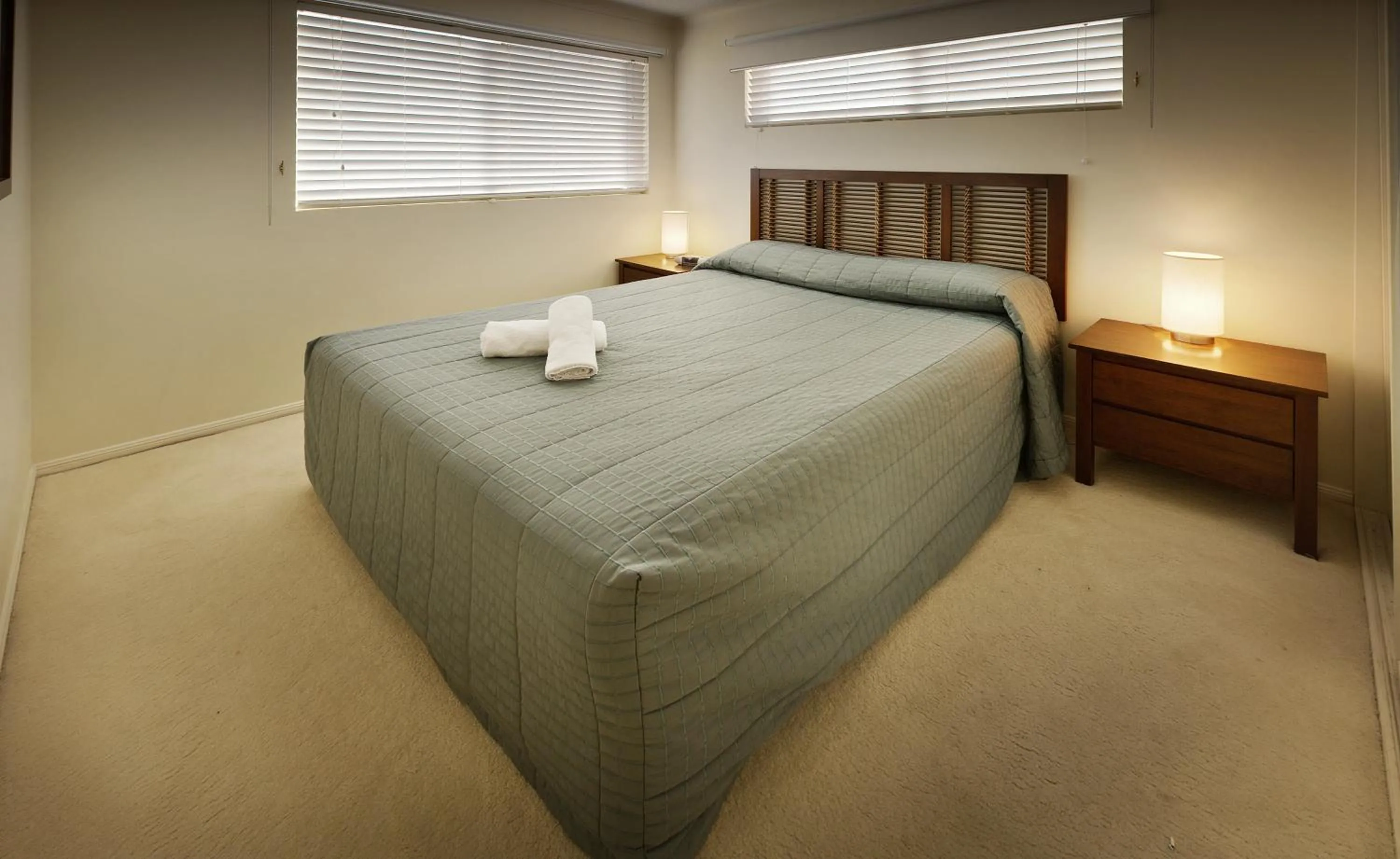 Bedroom, Bed in On The River Apartments