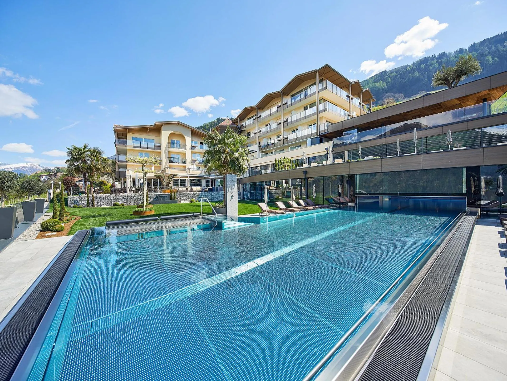 Property building in Hotel Das Sonnenparadies